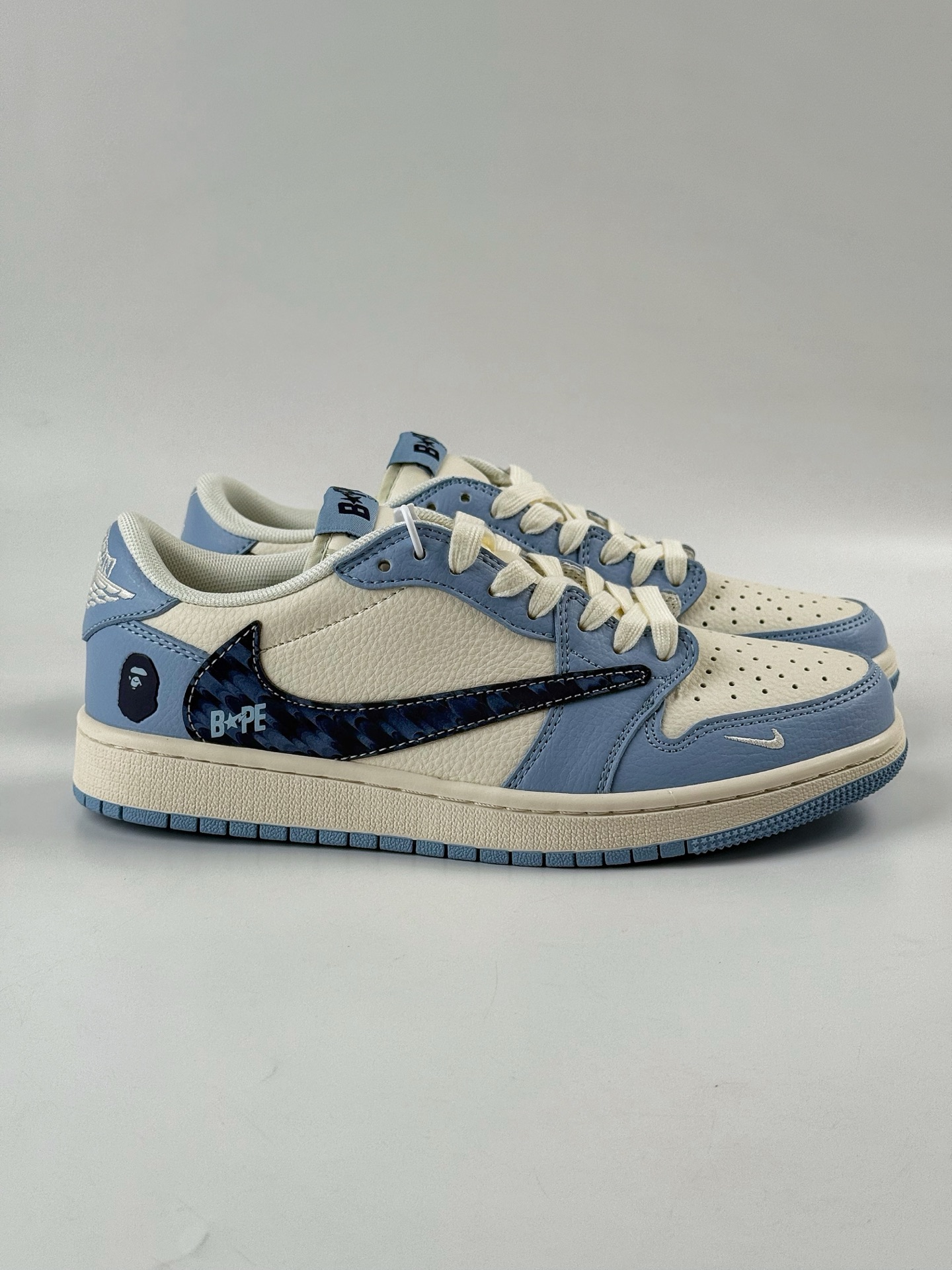 Travis Scott x Nike Air Jordan 1 Low x BAPE Air Jordan 1 Low 反转蓝白小勾倒钩 HS8068-022-High Quatity Cheap Brand wholesale wholesaler seller Clothes Bags handbags Sneakers Top Fashion Clothing Shoes from China Factory Chinese suppliers best Quality Beautiful Price Travis Scott x Nike Air Jordan 1 Low x BAPE Air Jordan 1 Low 反转蓝白小勾倒钩 HS8068-022