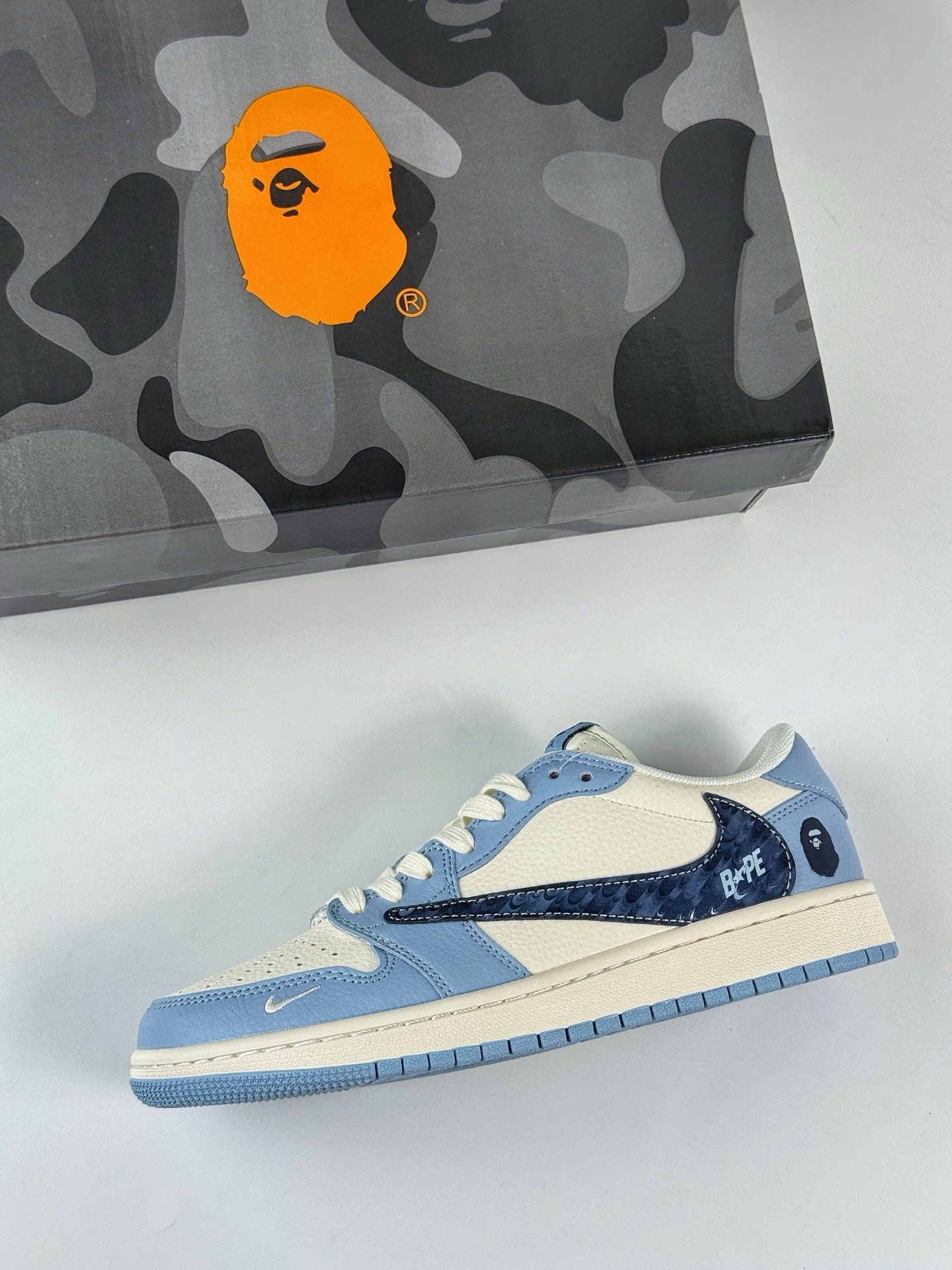 Travis Scott x Nike Air Jordan 1 Low x BAPE Air Jordan 1 Low 反转蓝白小勾倒钩 HS8068-022-High Quatity Cheap Brand wholesale wholesaler seller Clothes Bags handbags Sneakers Top Fashion Clothing Shoes from China Factory Chinese suppliers best Quality Beautiful Price Travis Scott x Nike Air Jordan 1 Low x BAPE Air Jordan 1 Low 反转蓝白小勾倒钩 HS8068-022
