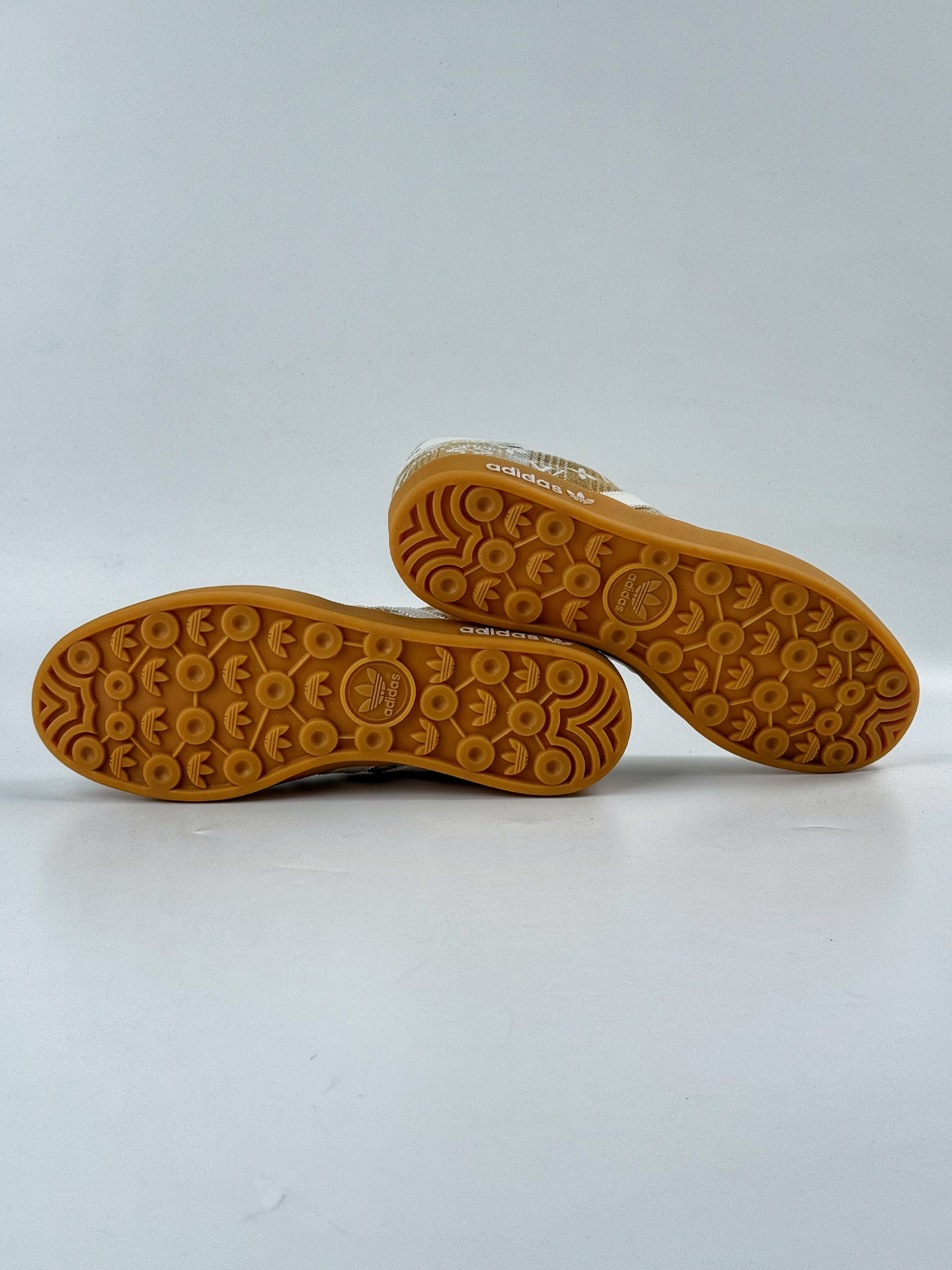 Adidas三叶草SAMBA x Louis Vuitton 白黄 休闲板鞋 SC9207-729-High Quatity Cheap Brand wholesale wholesaler seller Clothes Bags handbags Sneakers Top Fashion Clothing Shoes from China Factory Chinese suppliers best Quality Beautiful Price Adidas三叶草SAMBA x Louis Vuitton 白黄 休闲板鞋 SC9207-729