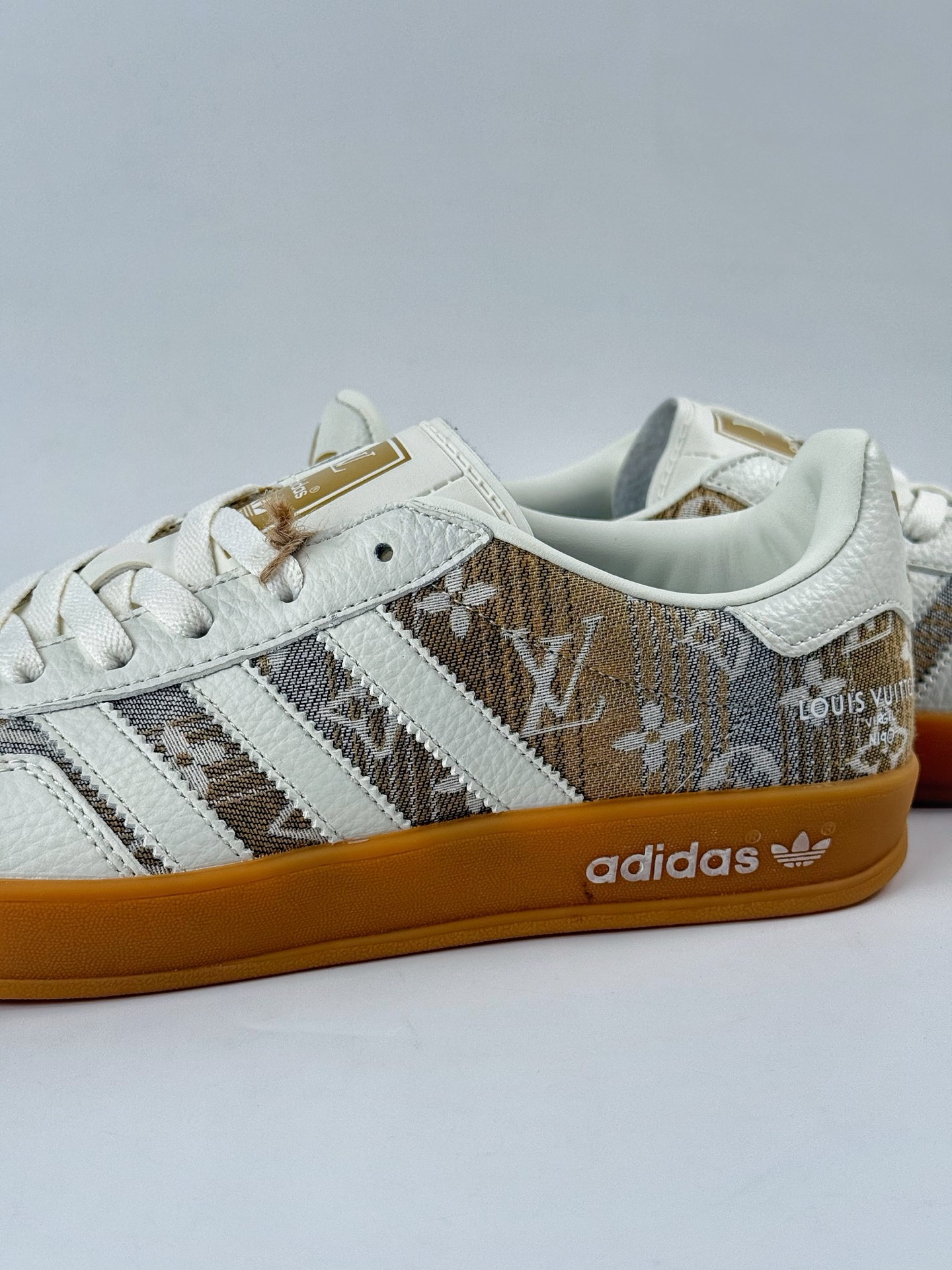 Adidas三叶草SAMBA x Louis Vuitton 白黄 休闲板鞋 SC9207-729-High Quatity Cheap Brand wholesale wholesaler seller Clothes Bags handbags Sneakers Top Fashion Clothing Shoes from China Factory Chinese suppliers best Quality Beautiful Price Adidas三叶草SAMBA x Louis Vuitton 白黄 休闲板鞋 SC9207-729