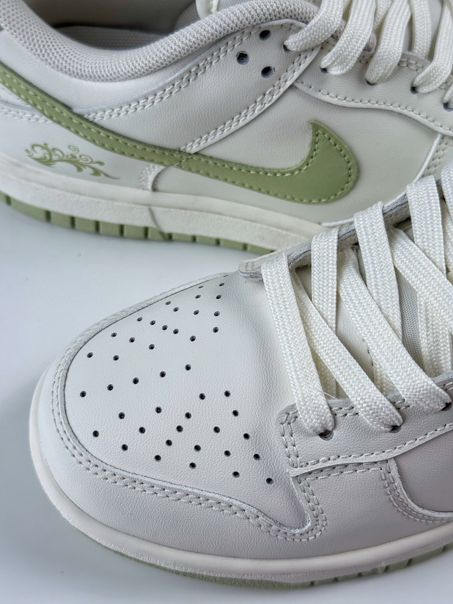 NIKE SB Dunk Low x Just Do It 白绿 WG0212016-High Quatity Cheap Brand wholesale wholesaler seller Clothes Bags handbags Sneakers Top Fashion Clothing Shoes from China Factory Chinese suppliers best Quality Beautiful Price NIKE SB Dunk Low x Just Do It 白绿 WG0212016