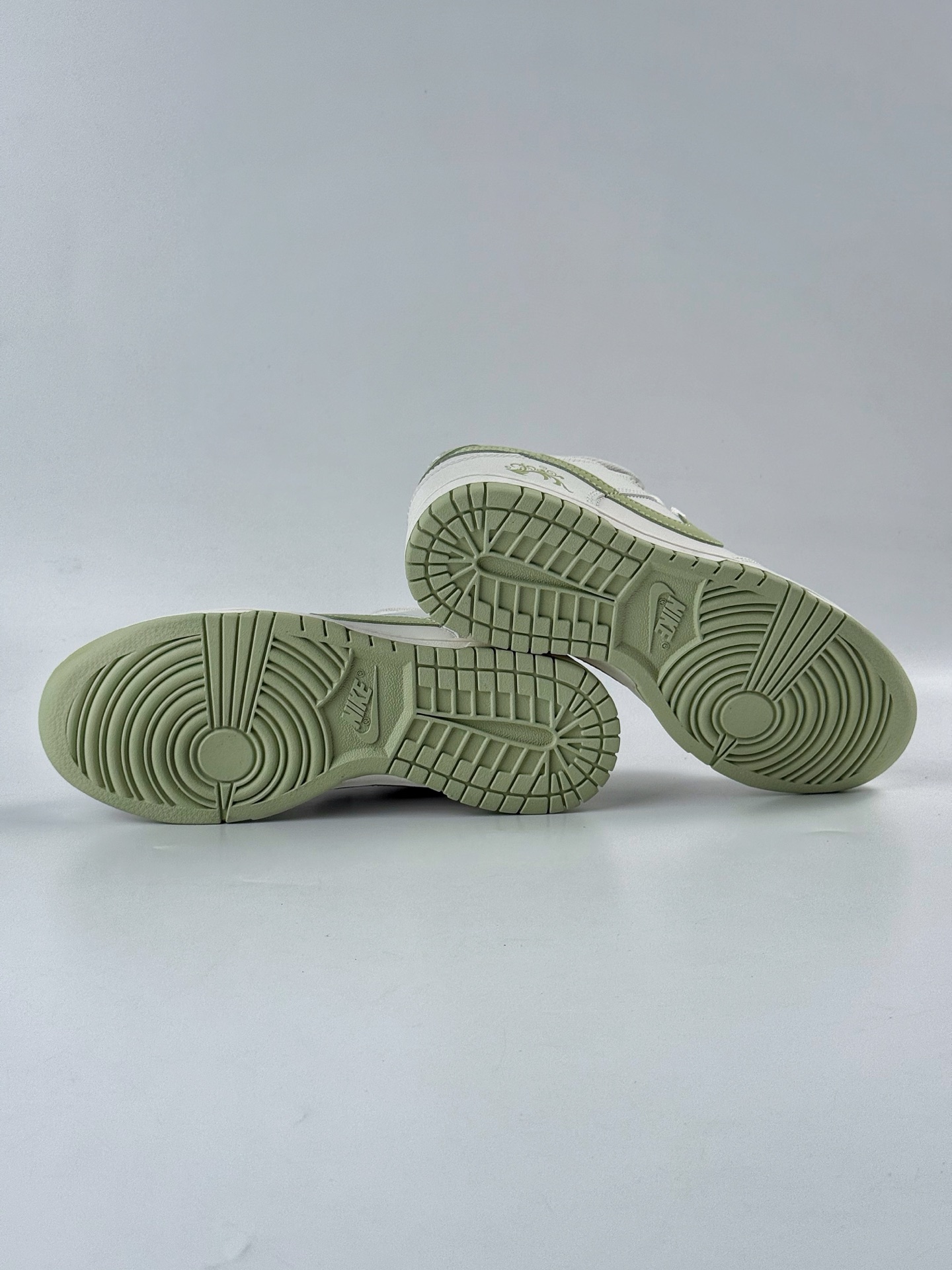 NIKE SB Dunk Low x Just Do It 白绿 WG0212016-High Quatity Cheap Brand wholesale wholesaler seller Clothes Bags handbags Sneakers Top Fashion Clothing Shoes from China Factory Chinese suppliers best Quality Beautiful Price NIKE SB Dunk Low x Just Do It 白绿 WG0212016