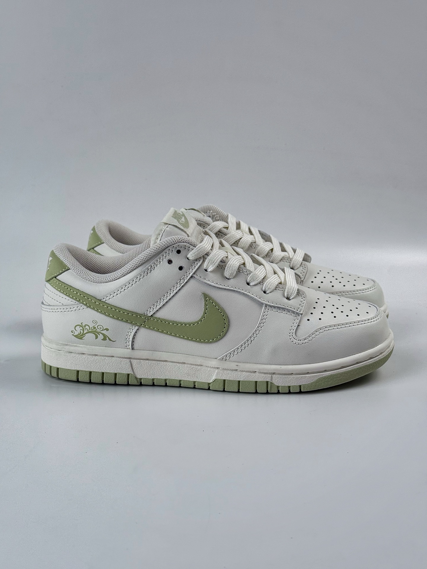 NIKE SB Dunk Low x Just Do It 白绿 WG0212016-High Quatity Cheap Brand wholesale wholesaler seller Clothes Bags handbags Sneakers Top Fashion Clothing Shoes from China Factory Chinese suppliers best Quality Beautiful Price NIKE SB Dunk Low x Just Do It 白绿 WG0212016