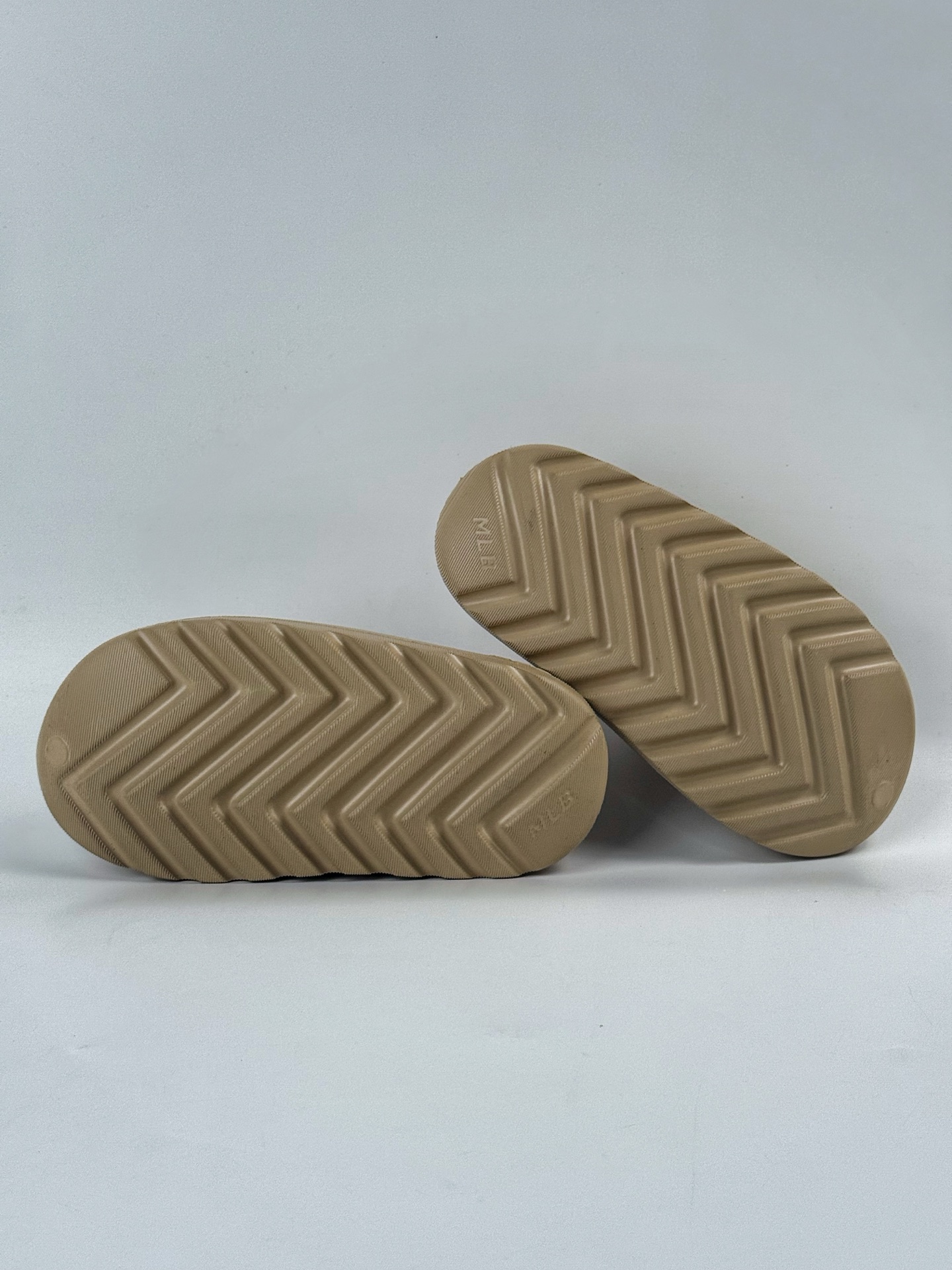 MLB 纽约洋基队百搭舒适车缝线防滑防磨一字拖鞋 3ALPS0153-High Quatity Cheap Brand wholesale wholesaler seller Clothes Bags handbags Sneakers Top Fashion Clothing Shoes from China Factory Chinese suppliers best Quality Beautiful Price MLB 纽约洋基队百搭舒适车缝线防滑防磨一字拖鞋 3ALPS0153