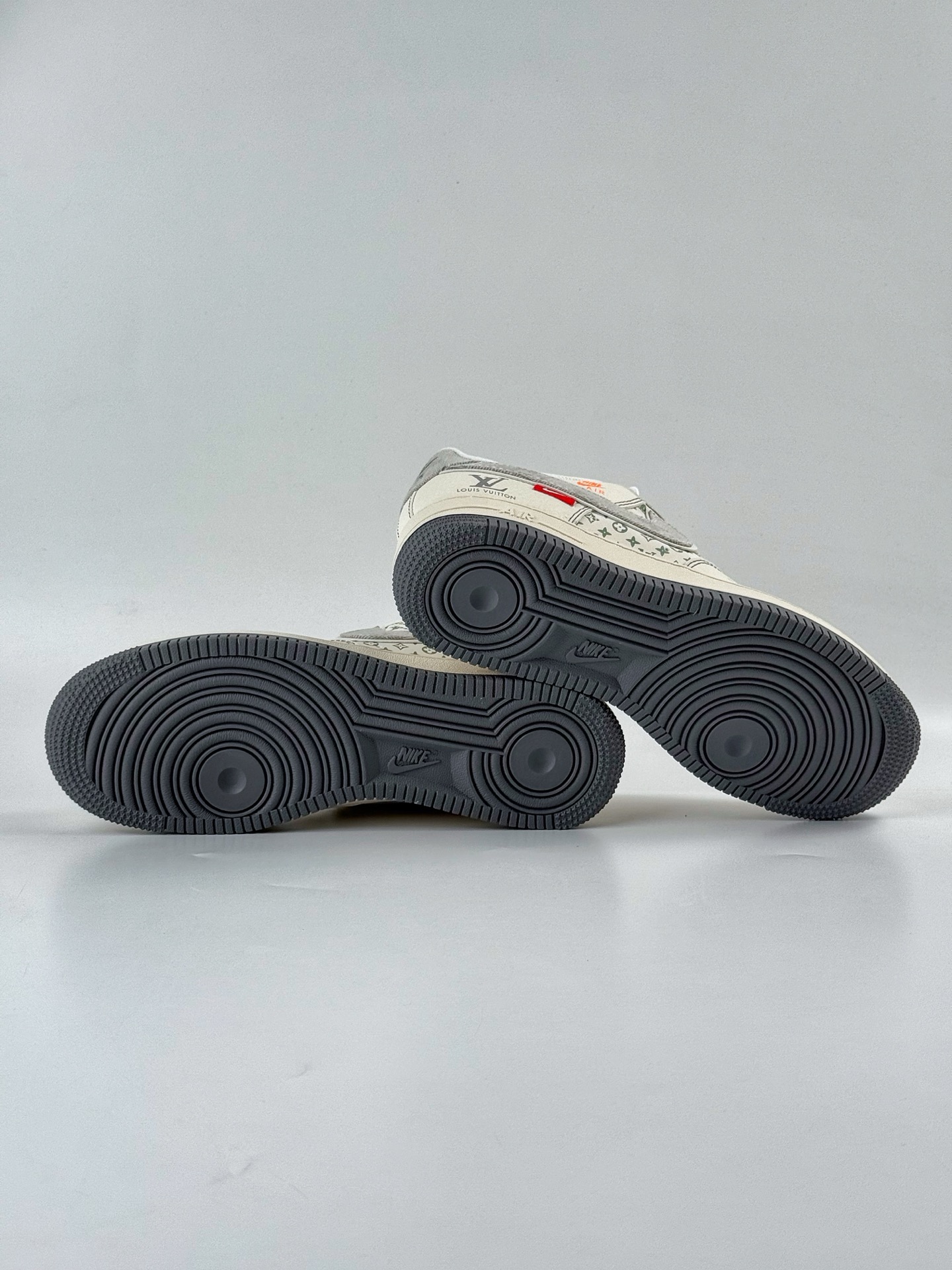 Nike Air Force 1 Low 07 x Louis Vuitton 米白小勾满天星 YX5066-346