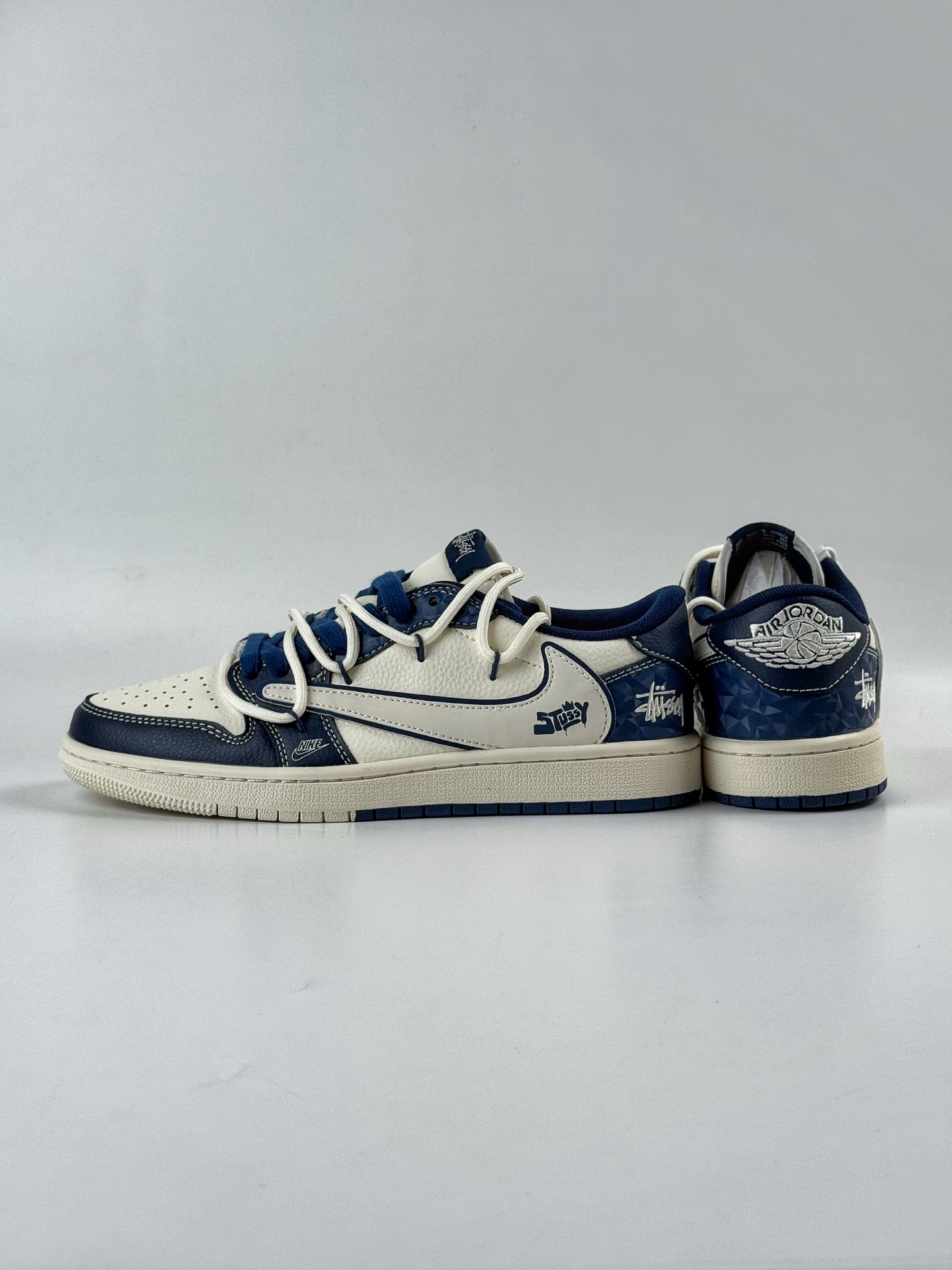 Travis Scott x Nike Air Jordan 1 Low x Stussy Air Jordan 1 Low 反转蓝白小勾绑带倒钩 DM6868-111