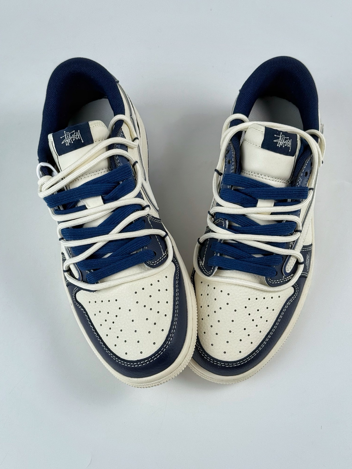 Travis Scott x Nike Air Jordan 1 Low x Stussy Air Jordan 1 Low 反转蓝白小勾绑带倒钩 DM6868-111