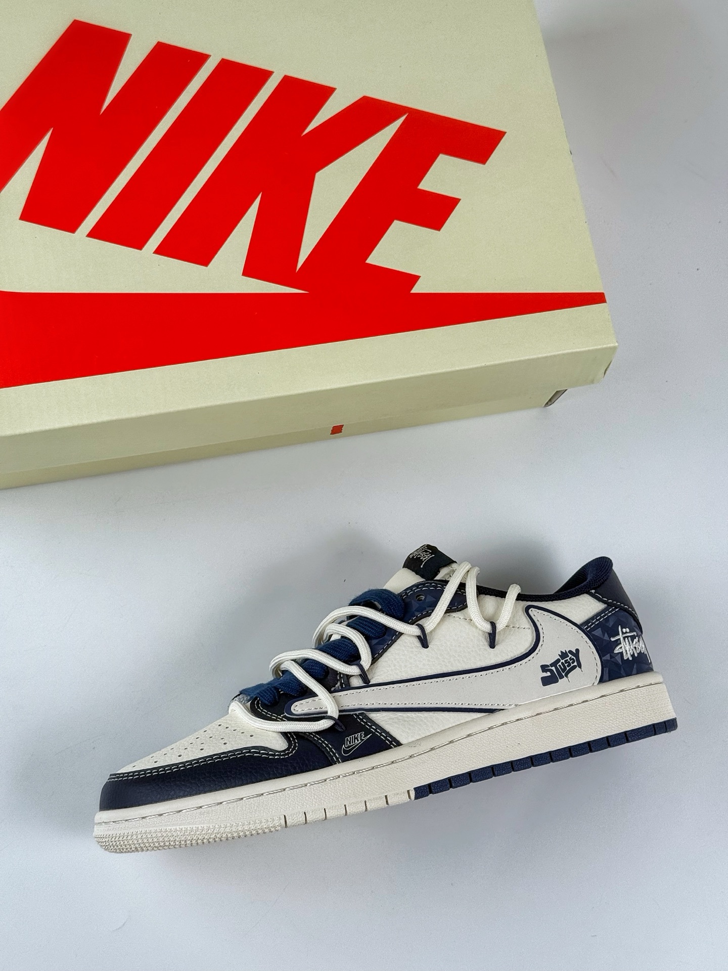 Travis Scott x Nike Air Jordan 1 Low x Stussy Air Jordan 1 Low 反转蓝白小勾绑带倒钩 DM6868-111