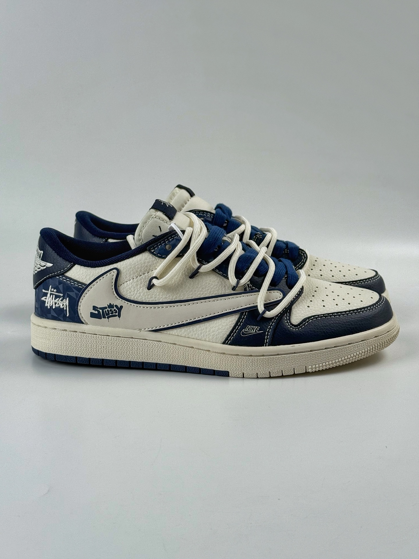 Travis Scott x Nike Air Jordan 1 Low x Stussy Air Jordan 1 Low 反转蓝白小勾绑带倒钩 DM6868-111
