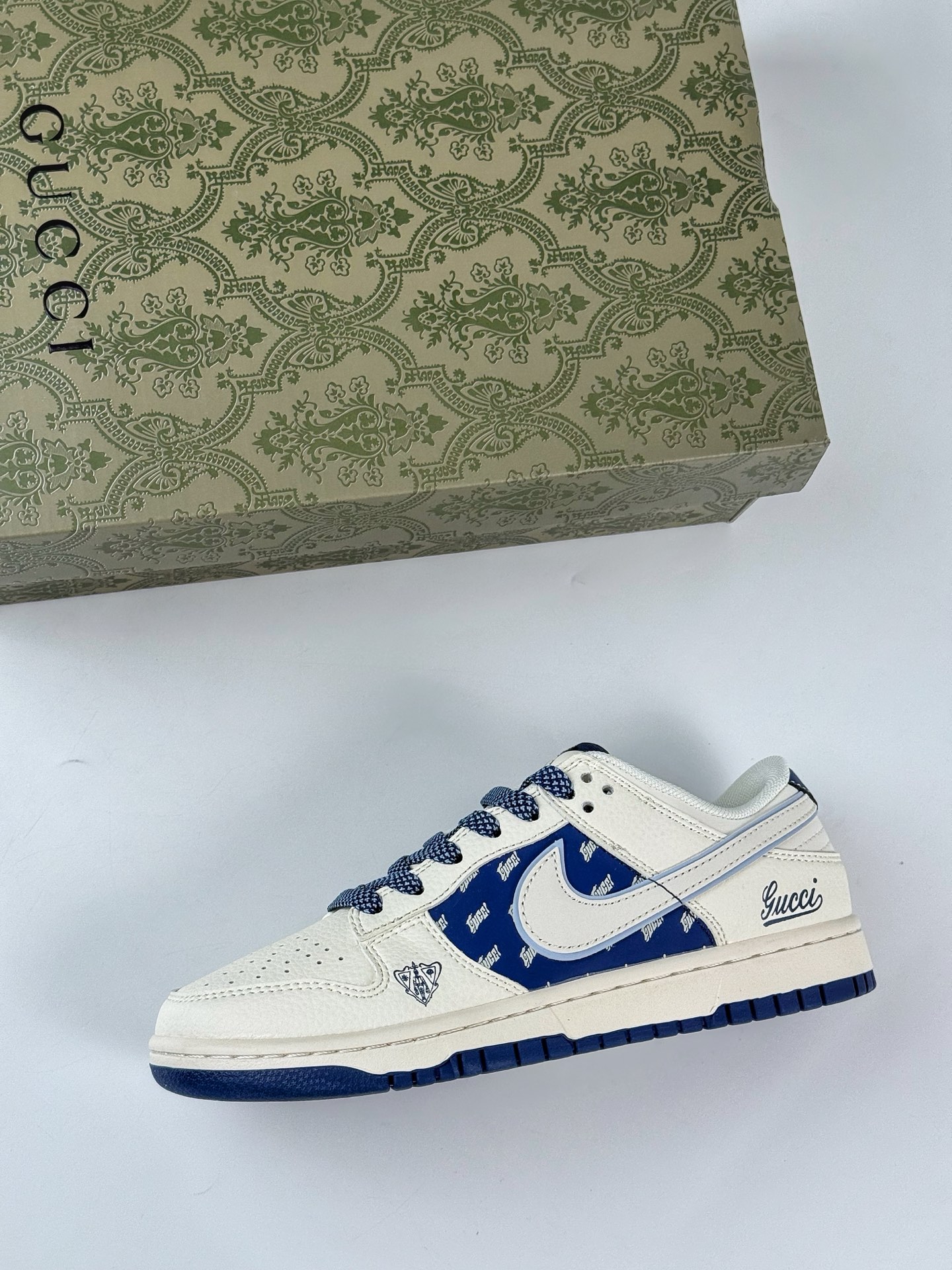 Nike SB Dunk Low x GUCCI 白蓝满天星 HS8068-034