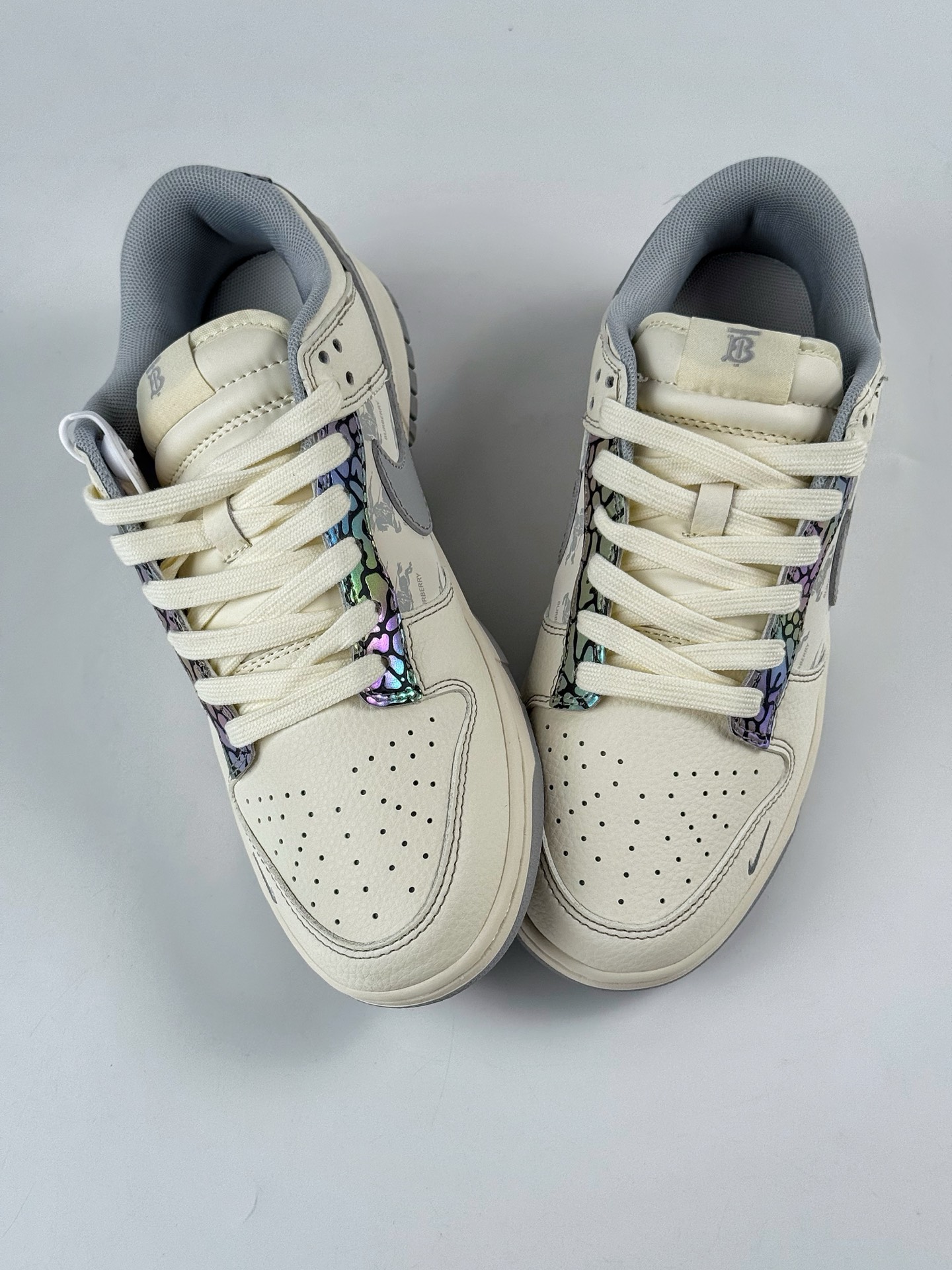 Nike SB Dunk Low x BURBERRY 白灰小勾 HS8068-029