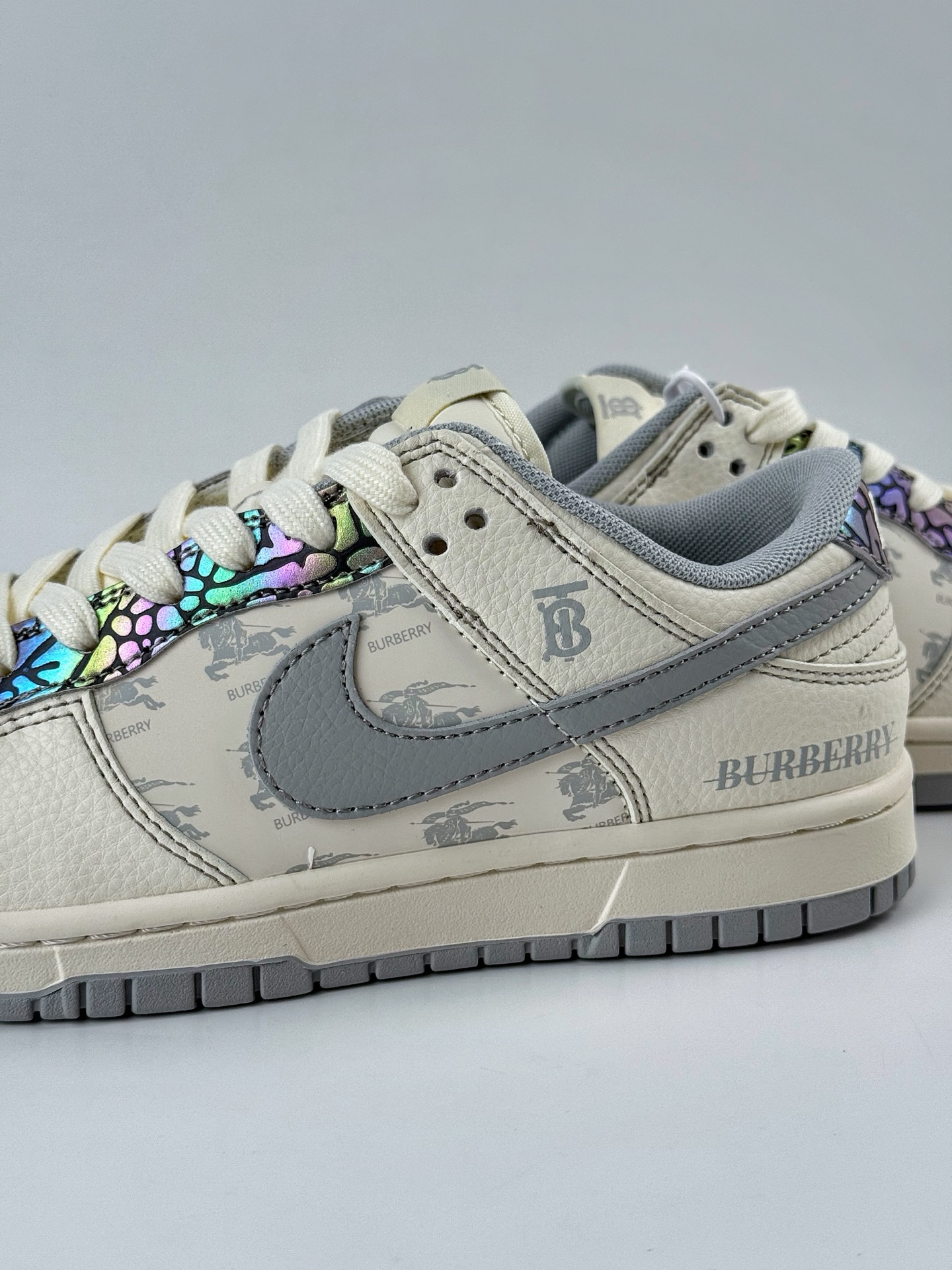 Nike SB Dunk Low x BURBERRY 白灰小勾 HS8068-029