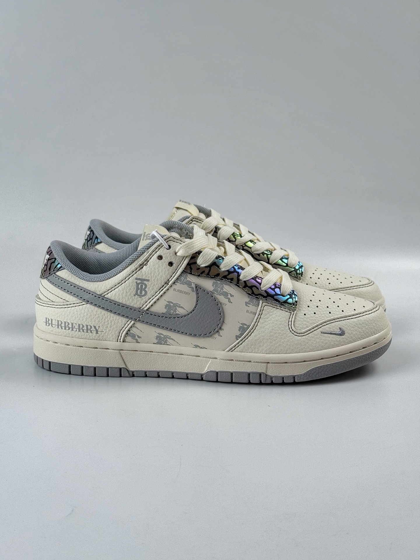 Nike SB Dunk Low x BURBERRY 白灰小勾 HS8068-029