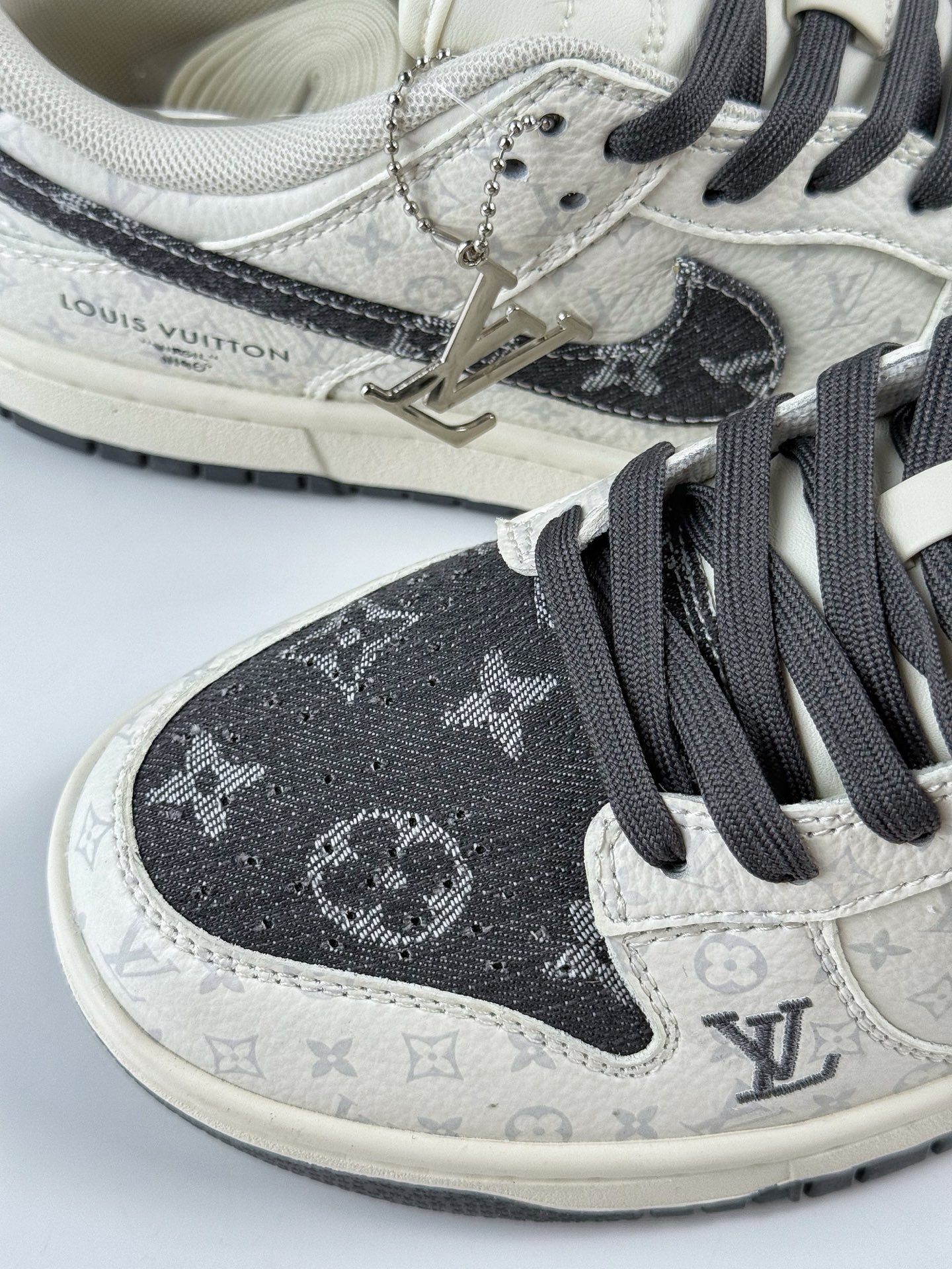 Nike SB Dunk Low x Louis Vuitton 白黑 SC9772-801