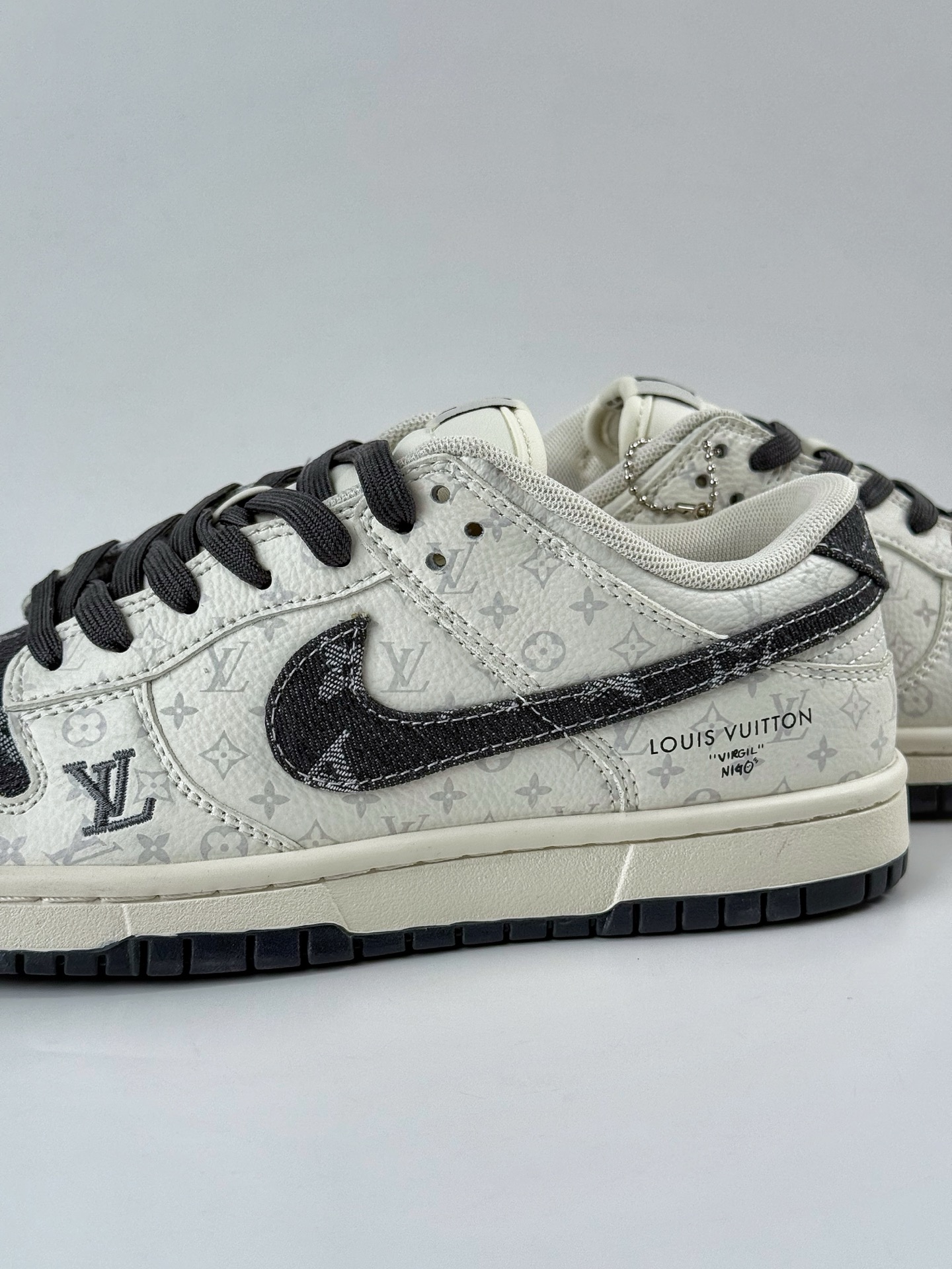 Nike SB Dunk Low x Louis Vuitton 白黑 SC9772-801