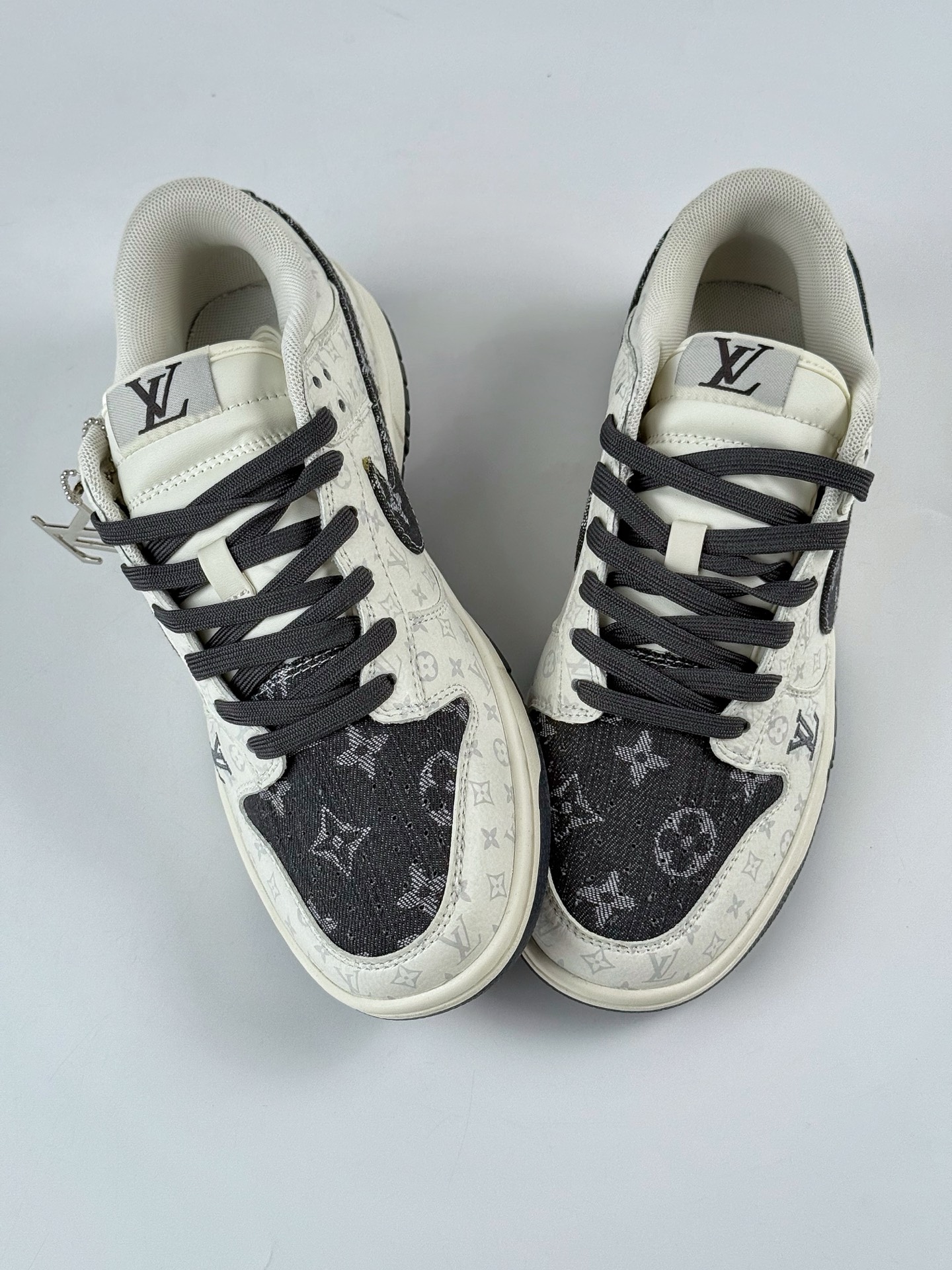 Nike SB Dunk Low x Louis Vuitton 白黑 SC9772-801