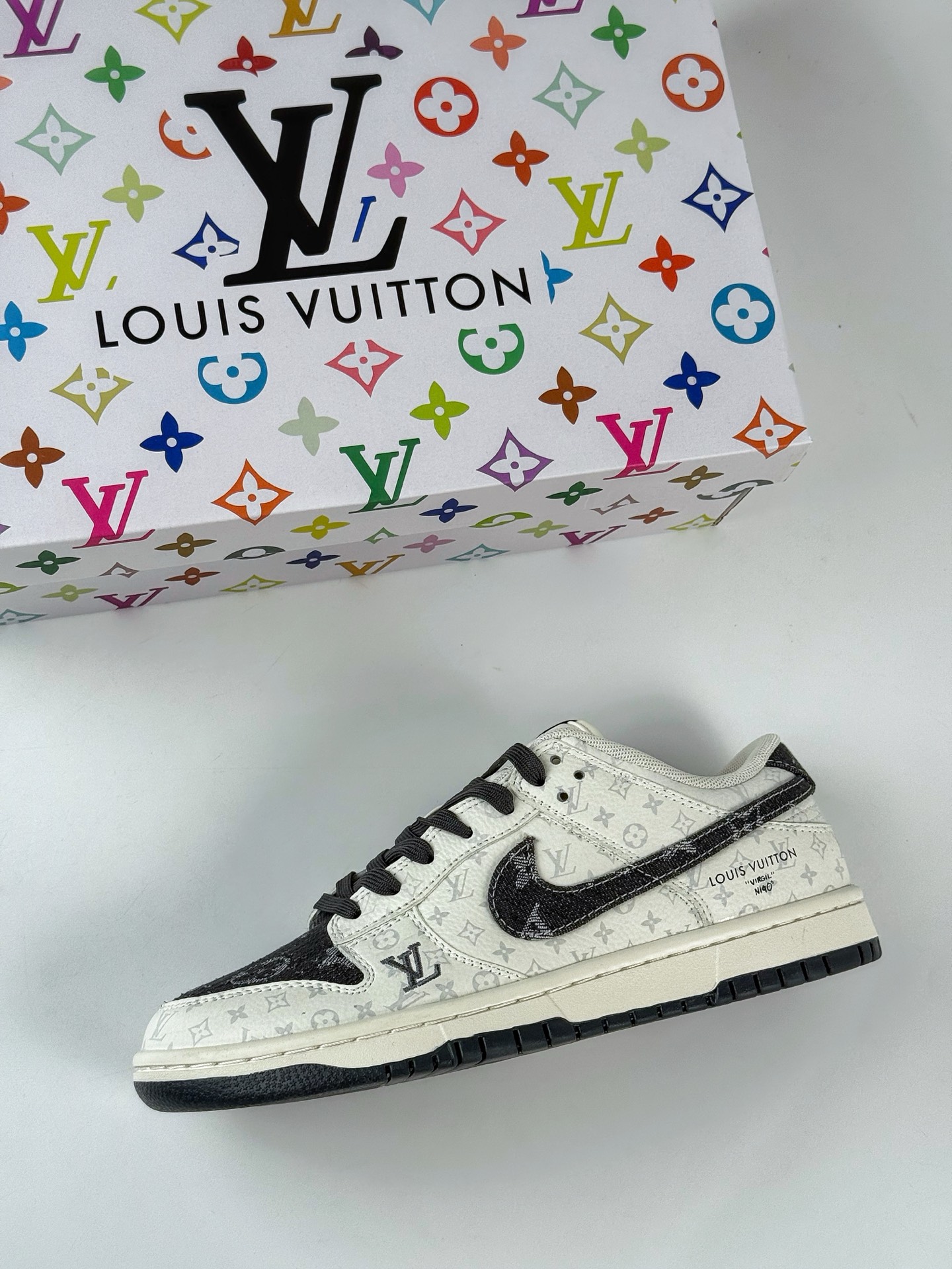 Nike SB Dunk Low x Louis Vuitton 白黑 SC9772-801