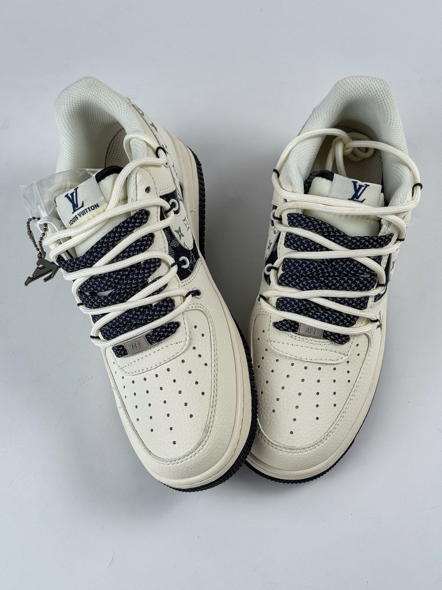 Nike Air Force 1 Low 07 x Louis Vuitton 白黑绑带满天星 DM6868-098-High Quatity Cheap Brand wholesale wholesaler seller Clothes Bags handbags Sneakers Top Fashion Clothing Shoes from China Factory Chinese suppliers best Quality Beautiful Price Nike Air Force 1 Low 07 x Louis Vuitton 白黑绑带满天星 DM6868-098