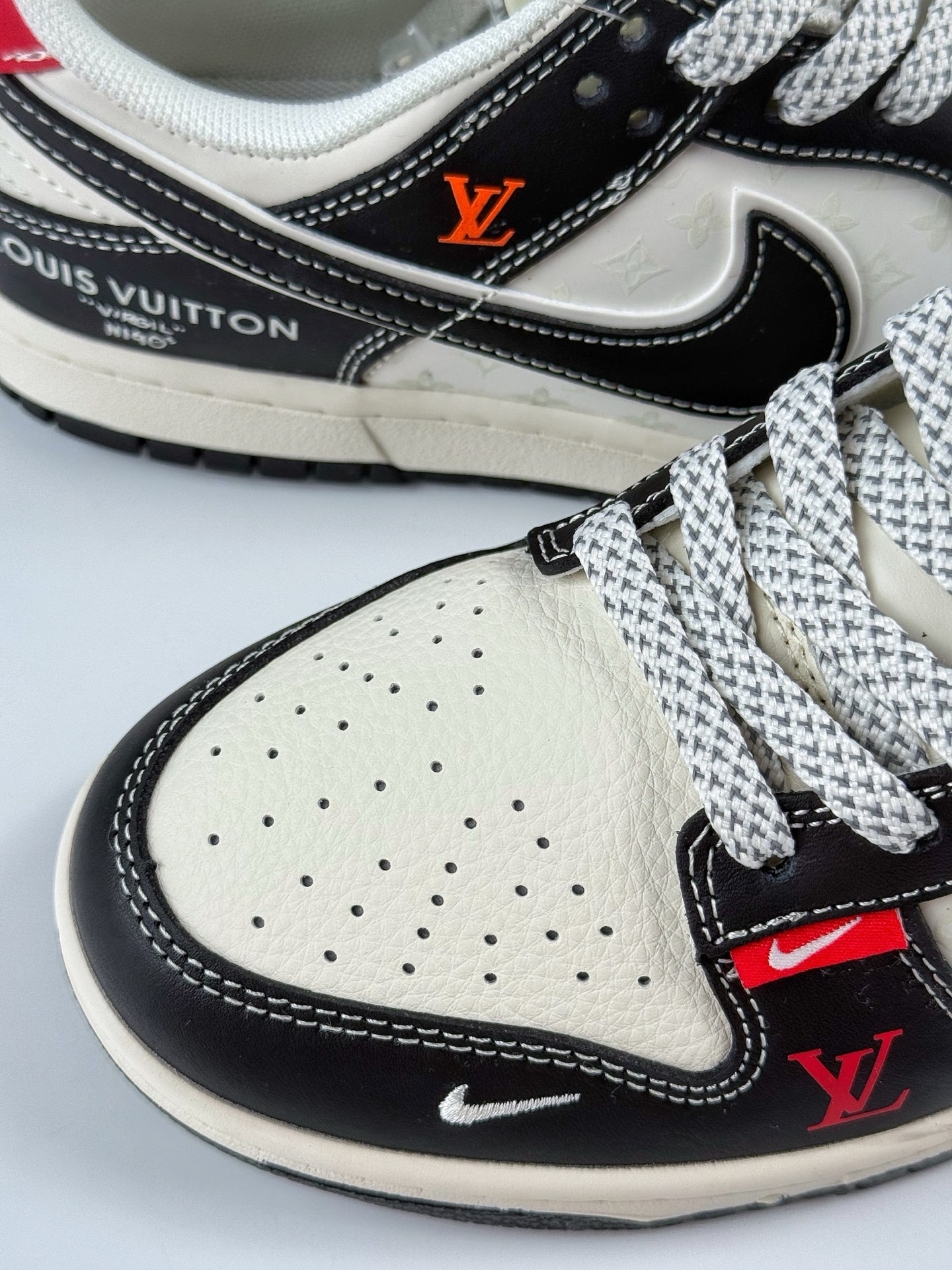 Nike SB Dunk Low x The North Face 黑白小勾满天星 YX5066-358-High Quatity Cheap Brand wholesale wholesaler seller Clothes Bags handbags Sneakers Top Fashion Clothing Shoes from China Factory Chinese suppliers best Quality Beautiful Price Nike SB Dunk Low x The North Face 黑白小勾满天星 YX5066-358