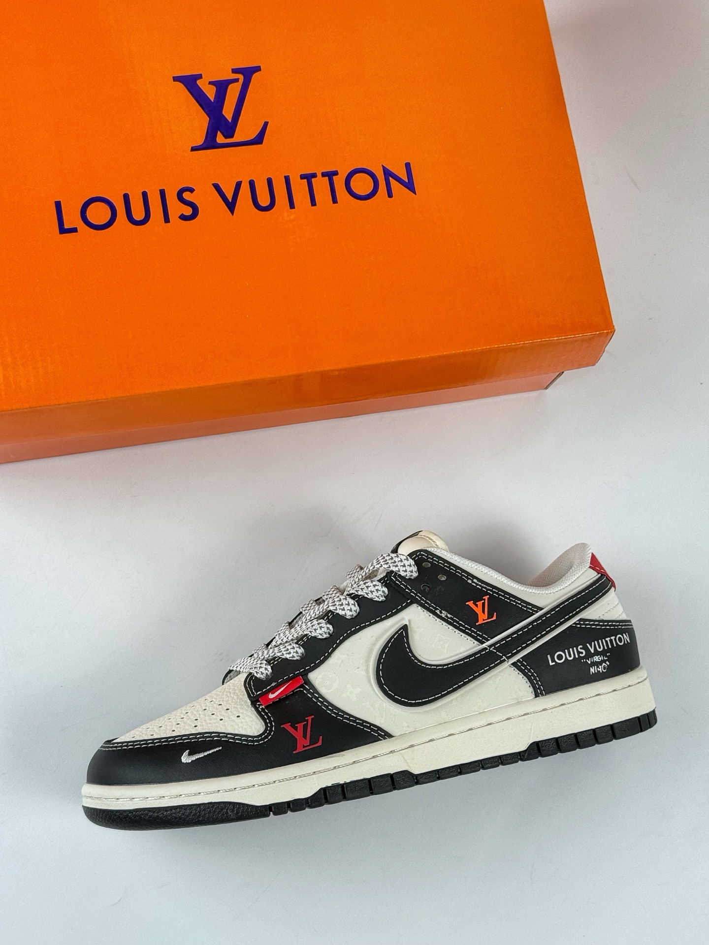 Nike SB Dunk Low x The North Face 黑白小勾满天星 YX5066-358-High Quatity Cheap Brand wholesale wholesaler seller Clothes Bags handbags Sneakers Top Fashion Clothing Shoes from China Factory Chinese suppliers best Quality Beautiful Price Nike SB Dunk Low x The North Face 黑白小勾满天星 YX5066-358