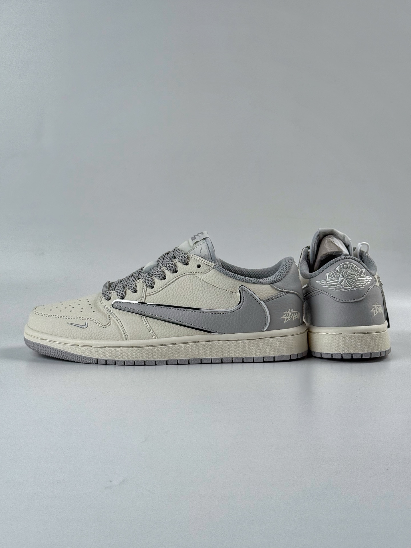 Travis Scott x Nike Air Jordan 1 Low x Stussy Air Jordan 1 Low 反转白灰小勾满天星倒钩 ST5696-262-High Quatity Cheap Brand wholesale wholesaler seller Clothes Bags handbags Sneakers Top Fashion Clothing Shoes from China Factory Chinese suppliers best Quality Beautiful Price Travis Scott x Nike Air Jordan 1 Low x Stussy Air Jordan 1 Low 反转白灰小勾满天星倒钩 ST5696-262