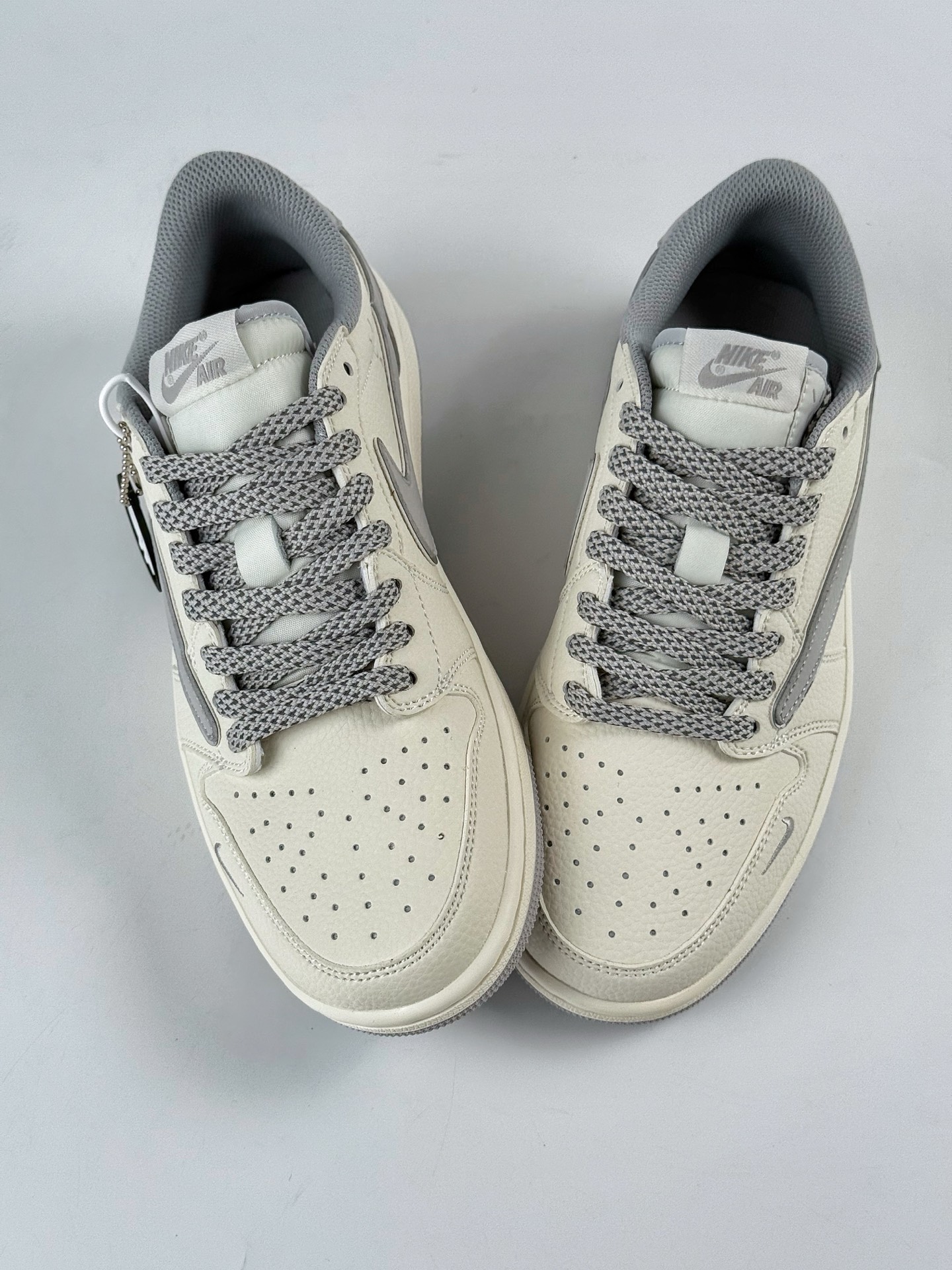Travis Scott x Nike Air Jordan 1 Low x Stussy Air Jordan 1 Low 反转白灰小勾满天星倒钩 ST5696-262-High Quatity Cheap Brand wholesale wholesaler seller Clothes Bags handbags Sneakers Top Fashion Clothing Shoes from China Factory Chinese suppliers best Quality Beautiful Price Travis Scott x Nike Air Jordan 1 Low x Stussy Air Jordan 1 Low 反转白灰小勾满天星倒钩 ST5696-262