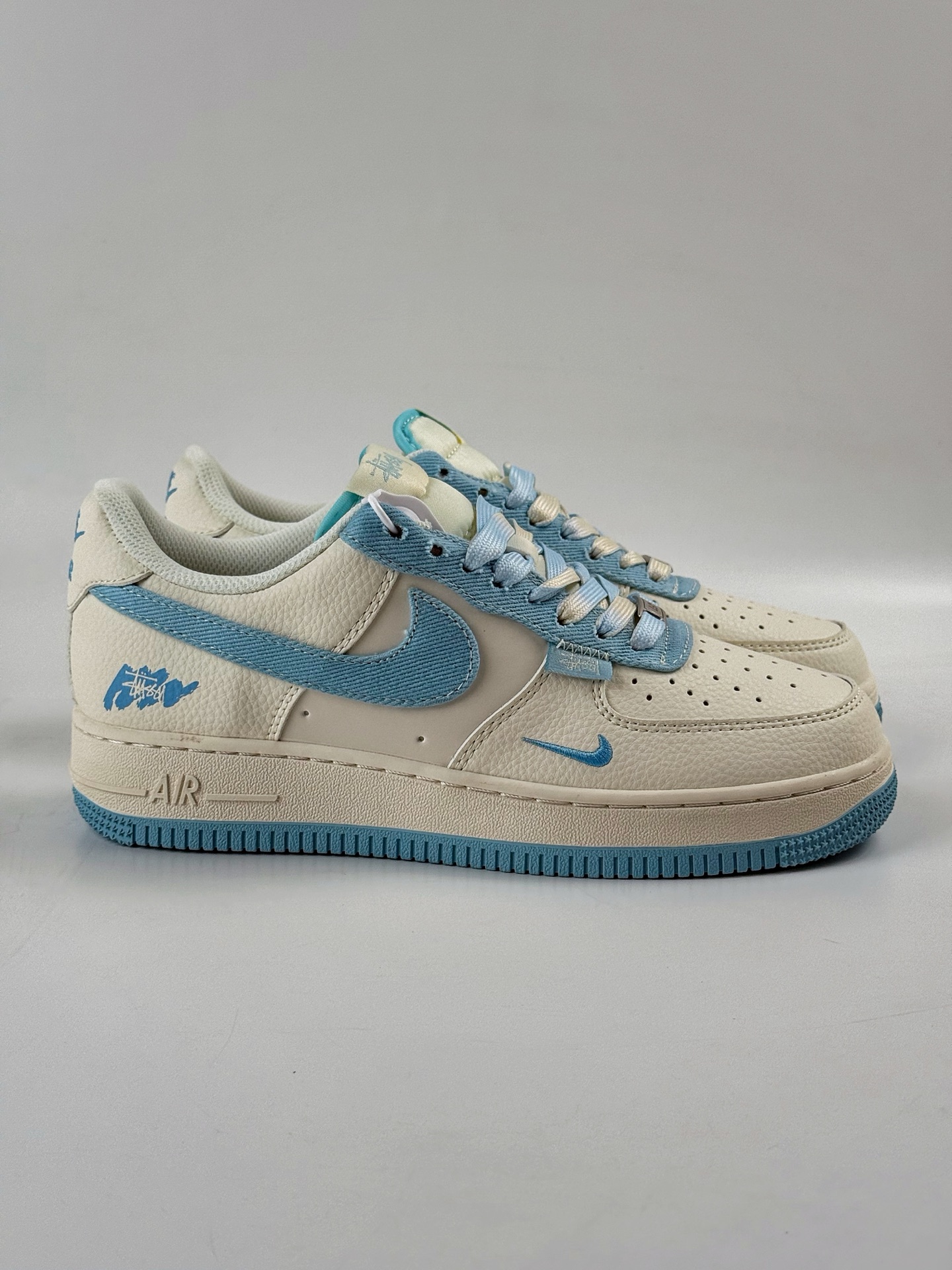 Nike Air Force 1 Low 07 x Stussy 白蓝小勾 HS8068-013-High Quatity Cheap Brand wholesale wholesaler seller Clothes Bags handbags Sneakers Top Fashion Clothing Shoes from China Factory Chinese suppliers best Quality Beautiful Price Nike Air Force 1 Low 07 x Stussy 白蓝小勾 HS8068-013