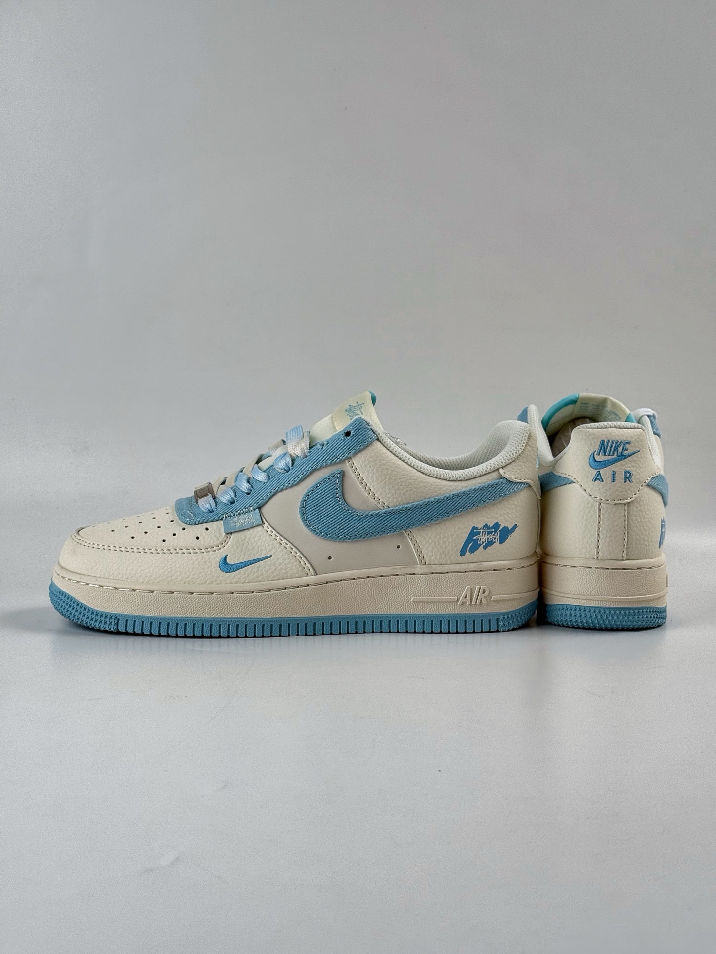 Nike Air Force 1 Low 07 x Stussy 白蓝小勾 HS8068-013-High Quatity Cheap Brand wholesale wholesaler seller Clothes Bags handbags Sneakers Top Fashion Clothing Shoes from China Factory Chinese suppliers best Quality Beautiful Price Nike Air Force 1 Low 07 x Stussy 白蓝小勾 HS8068-013