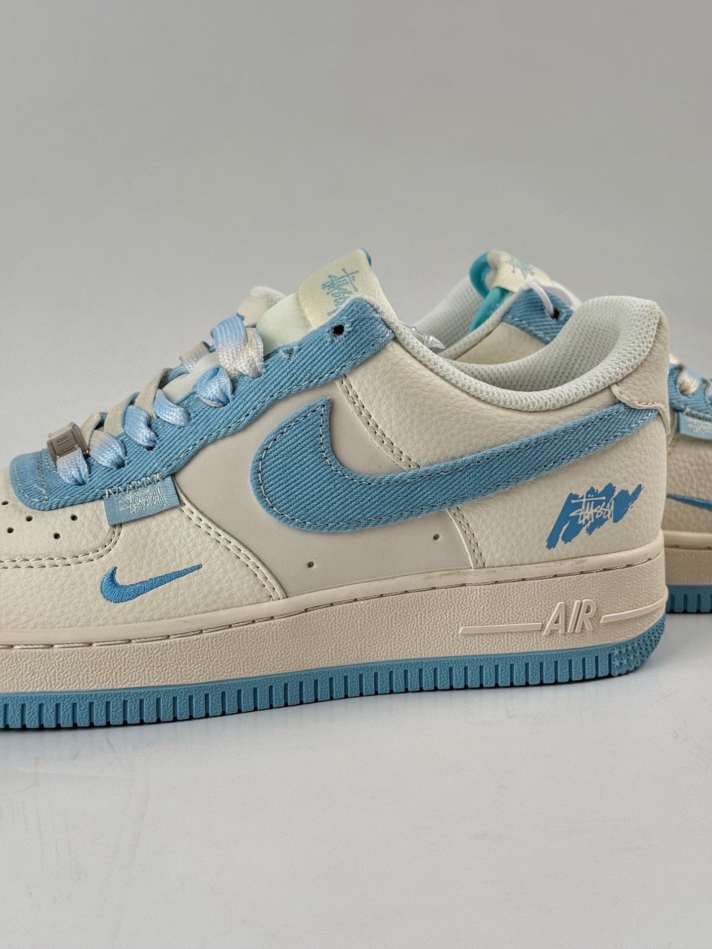 Nike Air Force 1 Low 07 x Stussy 白蓝小勾 HS8068-013-High Quatity Cheap Brand wholesale wholesaler seller Clothes Bags handbags Sneakers Top Fashion Clothing Shoes from China Factory Chinese suppliers best Quality Beautiful Price Nike Air Force 1 Low 07 x Stussy 白蓝小勾 HS8068-013