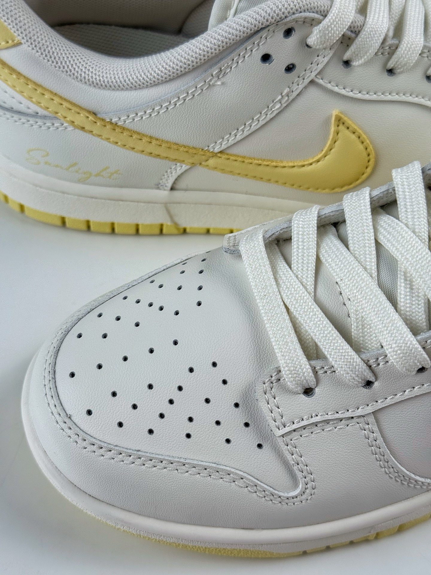 Nike SB Dunk Low 白黄 WY0406-020-High Quatity Cheap Brand wholesale wholesaler seller Clothes Bags handbags Sneakers Top Fashion Clothing Shoes from China Factory Chinese suppliers best Quality Beautiful Price Nike SB Dunk Low 白黄 WY0406-020