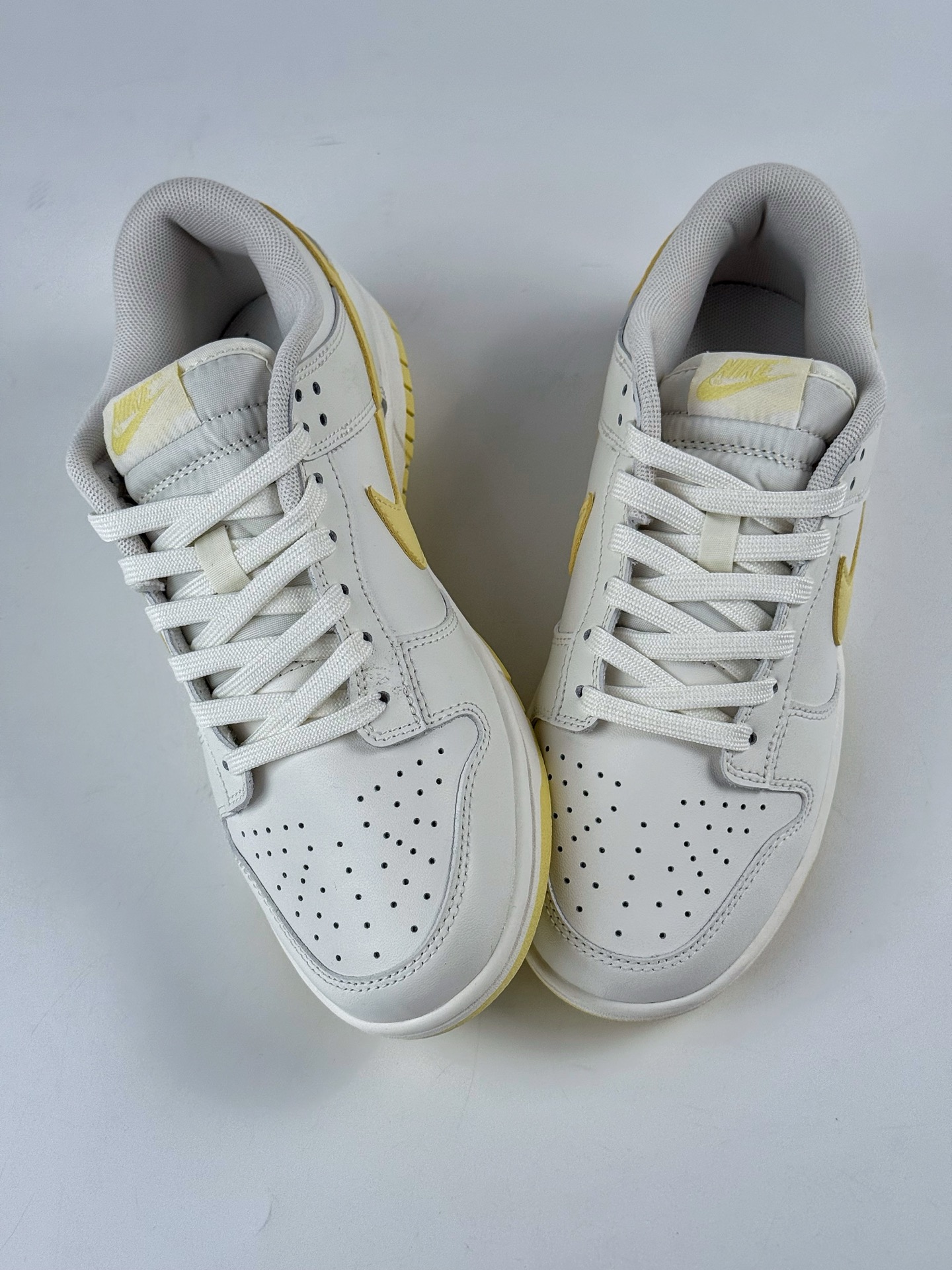 Nike SB Dunk Low 白黄 WY0406-020-High Quatity Cheap Brand wholesale wholesaler seller Clothes Bags handbags Sneakers Top Fashion Clothing Shoes from China Factory Chinese suppliers best Quality Beautiful Price Nike SB Dunk Low 白黄 WY0406-020