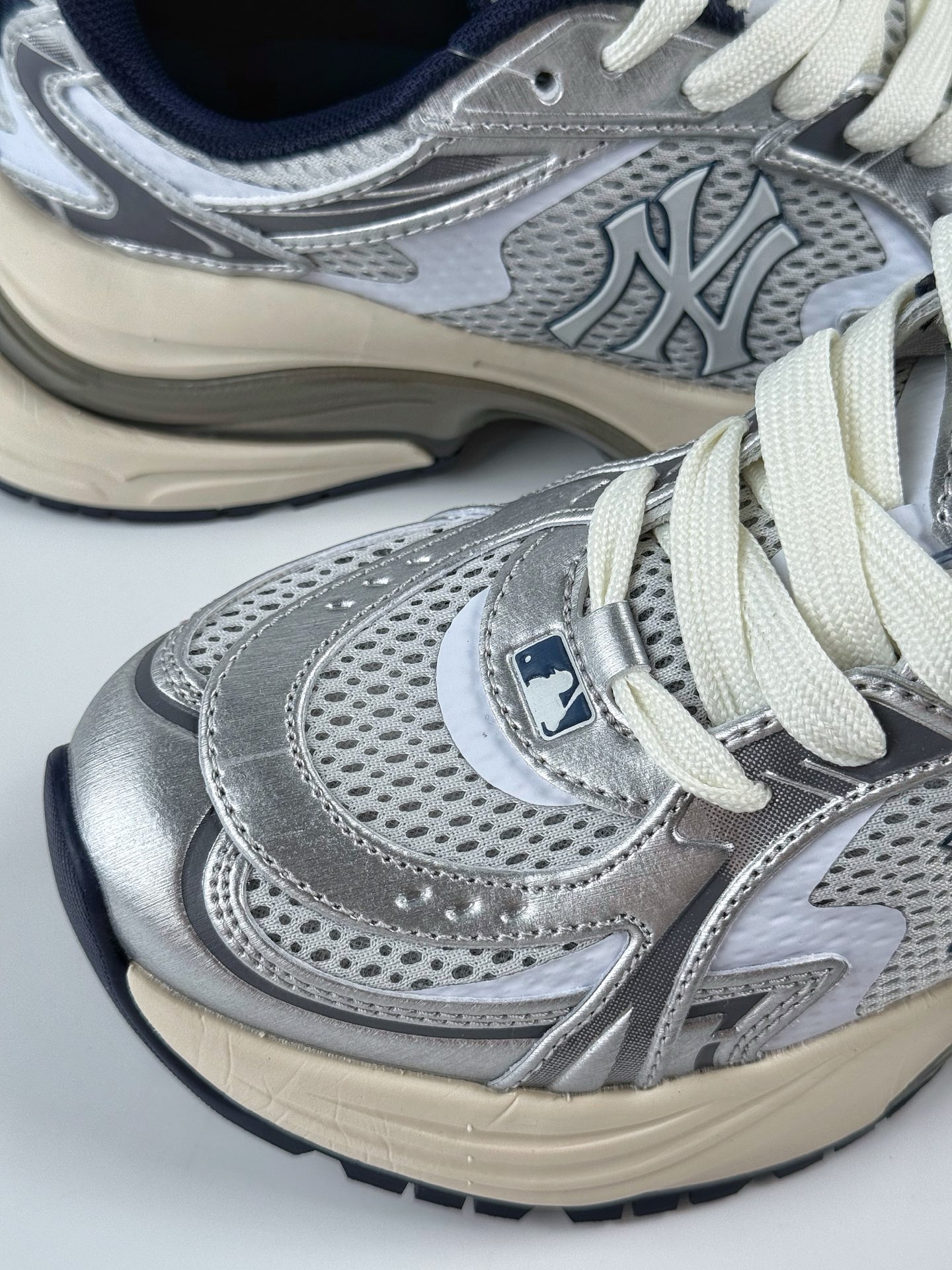 NY美国榄球洋基队 x MLB Chunky Runner Basic 厚底老爹厚底休闲运动慢跑鞋 3ARNSPL4N-High Quatity Cheap Brand wholesale wholesaler seller Clothes Bags handbags Sneakers Top Fashion Clothing Shoes from China Factory Chinese suppliers best Quality Beautiful Price NY美国榄球洋基队 x MLB Chunky Runner Basic 厚底老爹厚底休闲运动慢跑鞋 3ARNSPL4N