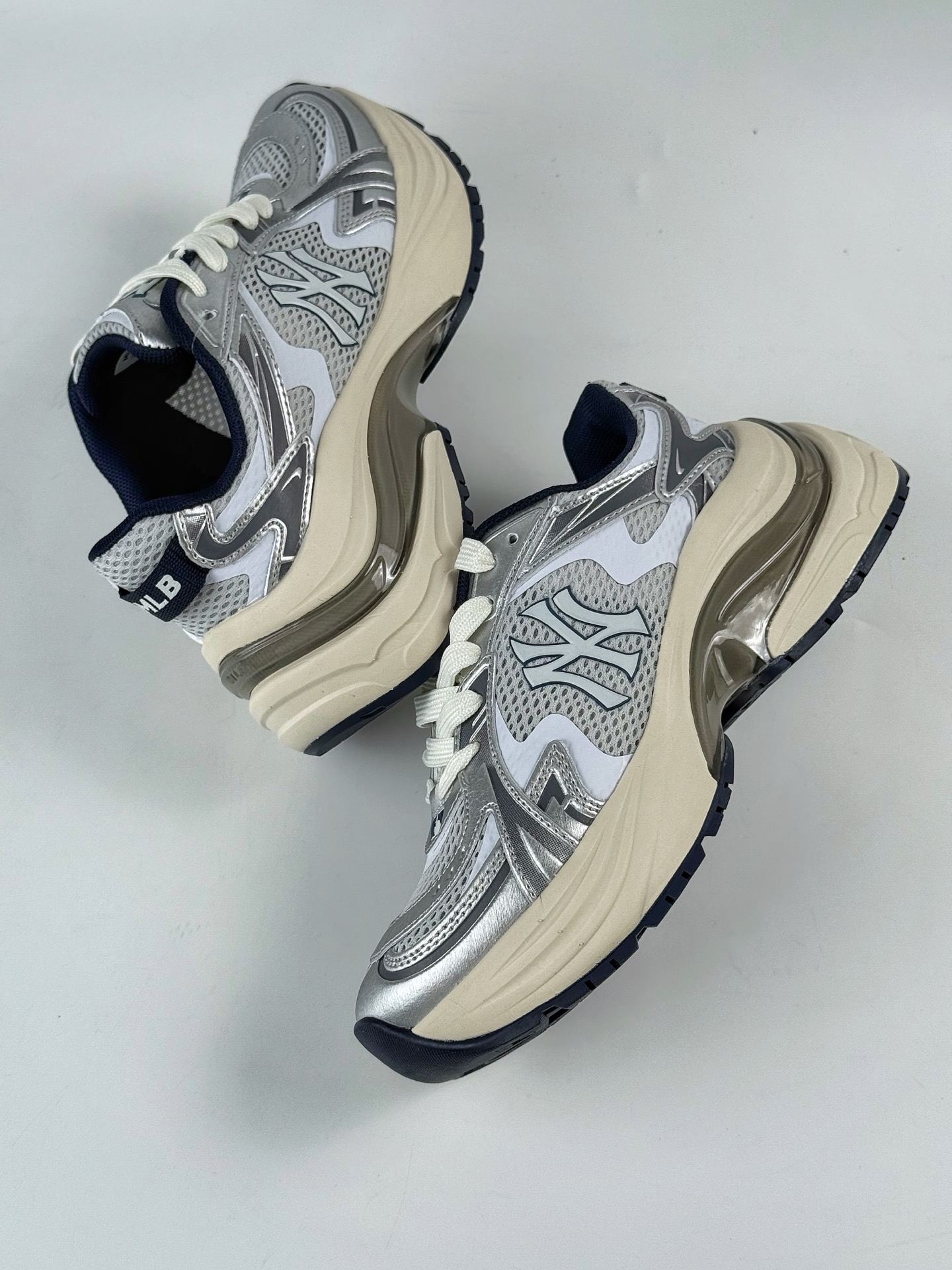 NY美国榄球洋基队 x MLB Chunky Runner Basic 厚底老爹厚底休闲运动慢跑鞋 3ARNSPL4N-High Quatity Cheap Brand wholesale wholesaler seller Clothes Bags handbags Sneakers Top Fashion Clothing Shoes from China Factory Chinese suppliers best Quality Beautiful Price NY美国榄球洋基队 x MLB Chunky Runner Basic 厚底老爹厚底休闲运动慢跑鞋 3ARNSPL4N