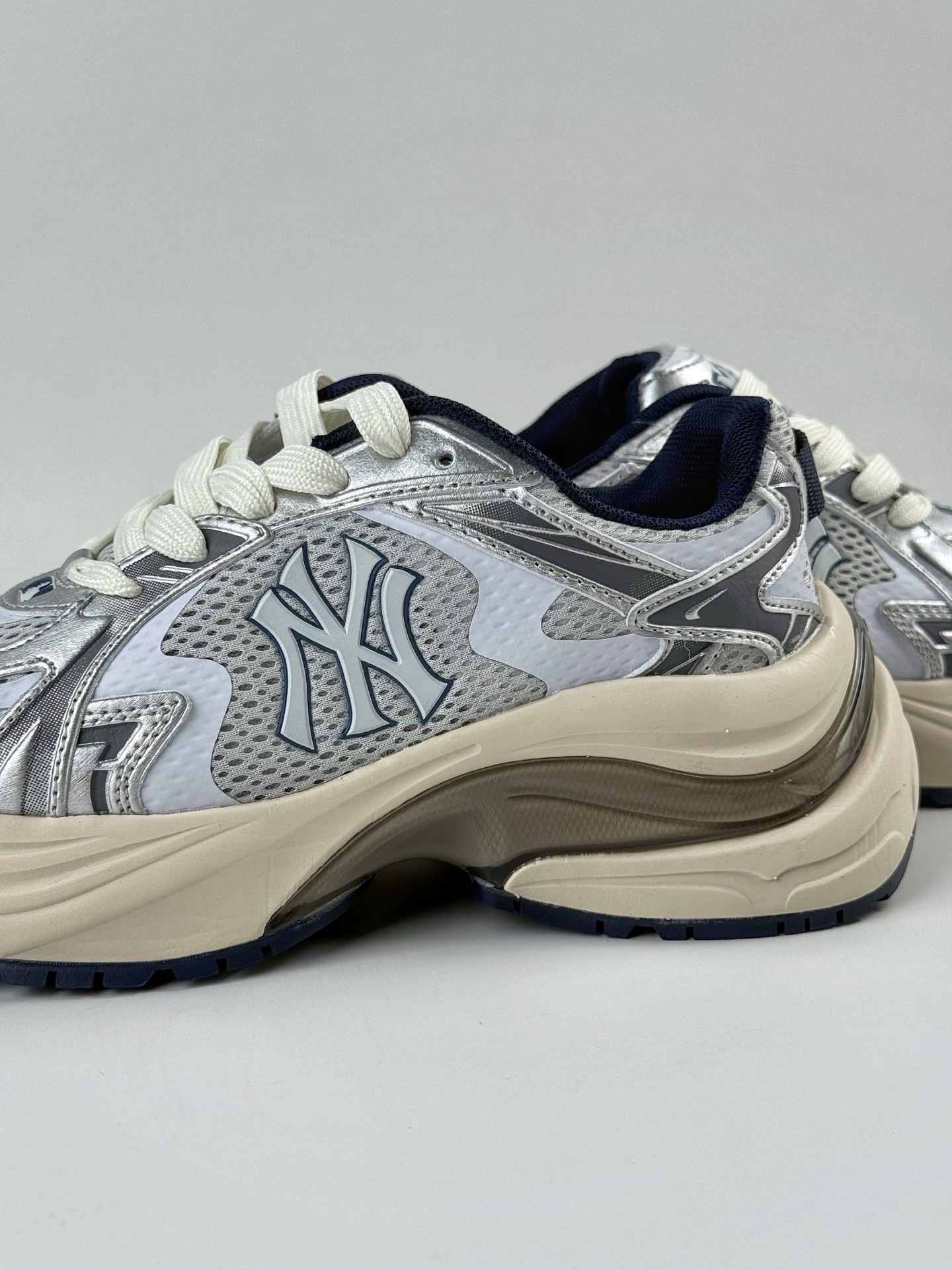 NY美国榄球洋基队 x MLB Chunky Runner Basic 厚底老爹厚底休闲运动慢跑鞋 3ARNSPL4N-High Quatity Cheap Brand wholesale wholesaler seller Clothes Bags handbags Sneakers Top Fashion Clothing Shoes from China Factory Chinese suppliers best Quality Beautiful Price NY美国榄球洋基队 x MLB Chunky Runner Basic 厚底老爹厚底休闲运动慢跑鞋 3ARNSPL4N