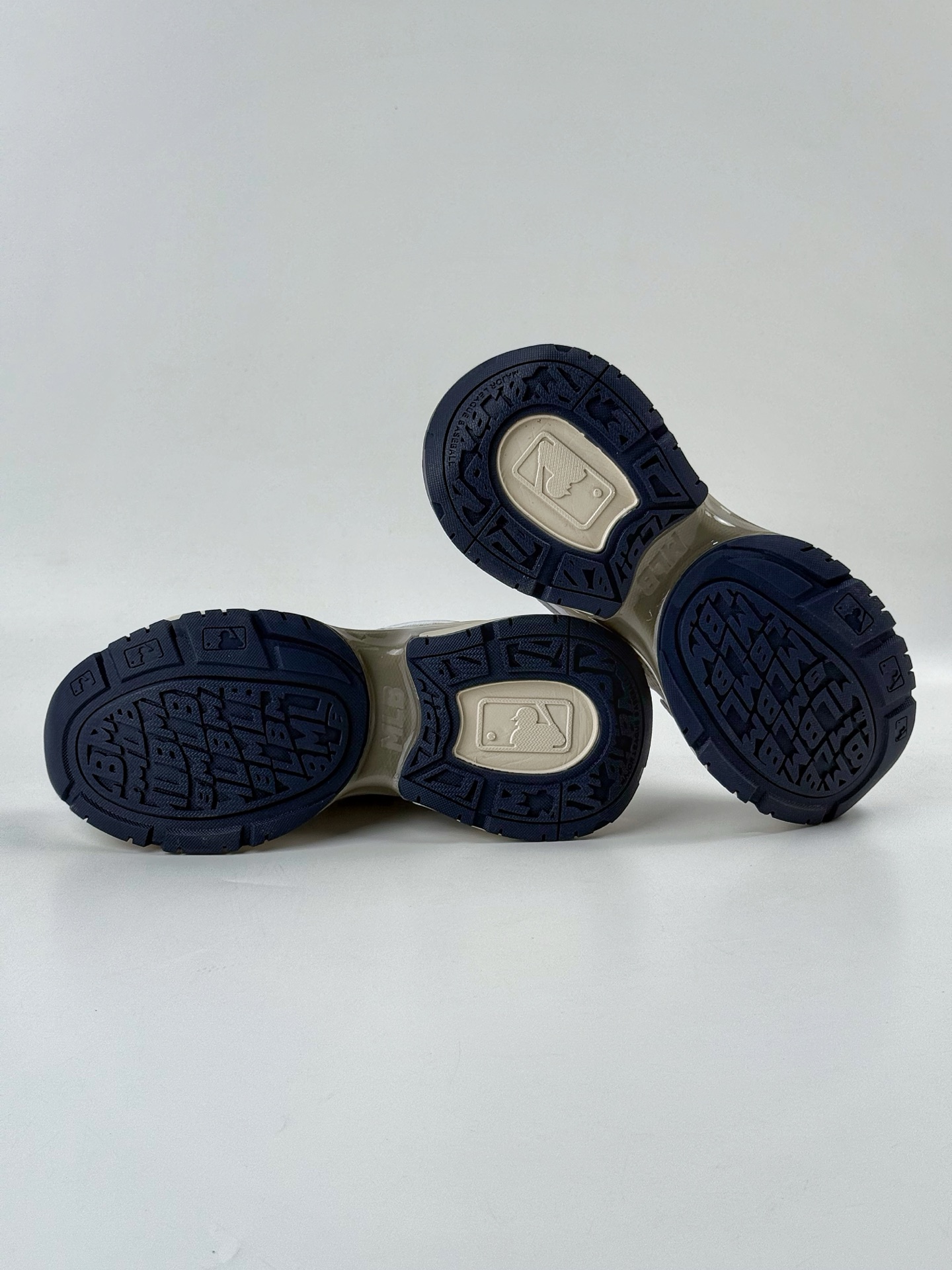 NY美国榄球洋基队 x MLB Chunky Runner Basic 厚底老爹厚底休闲运动慢跑鞋 3ARNSPL4N-High Quatity Cheap Brand wholesale wholesaler seller Clothes Bags handbags Sneakers Top Fashion Clothing Shoes from China Factory Chinese suppliers best Quality Beautiful Price NY美国榄球洋基队 x MLB Chunky Runner Basic 厚底老爹厚底休闲运动慢跑鞋 3ARNSPL4N