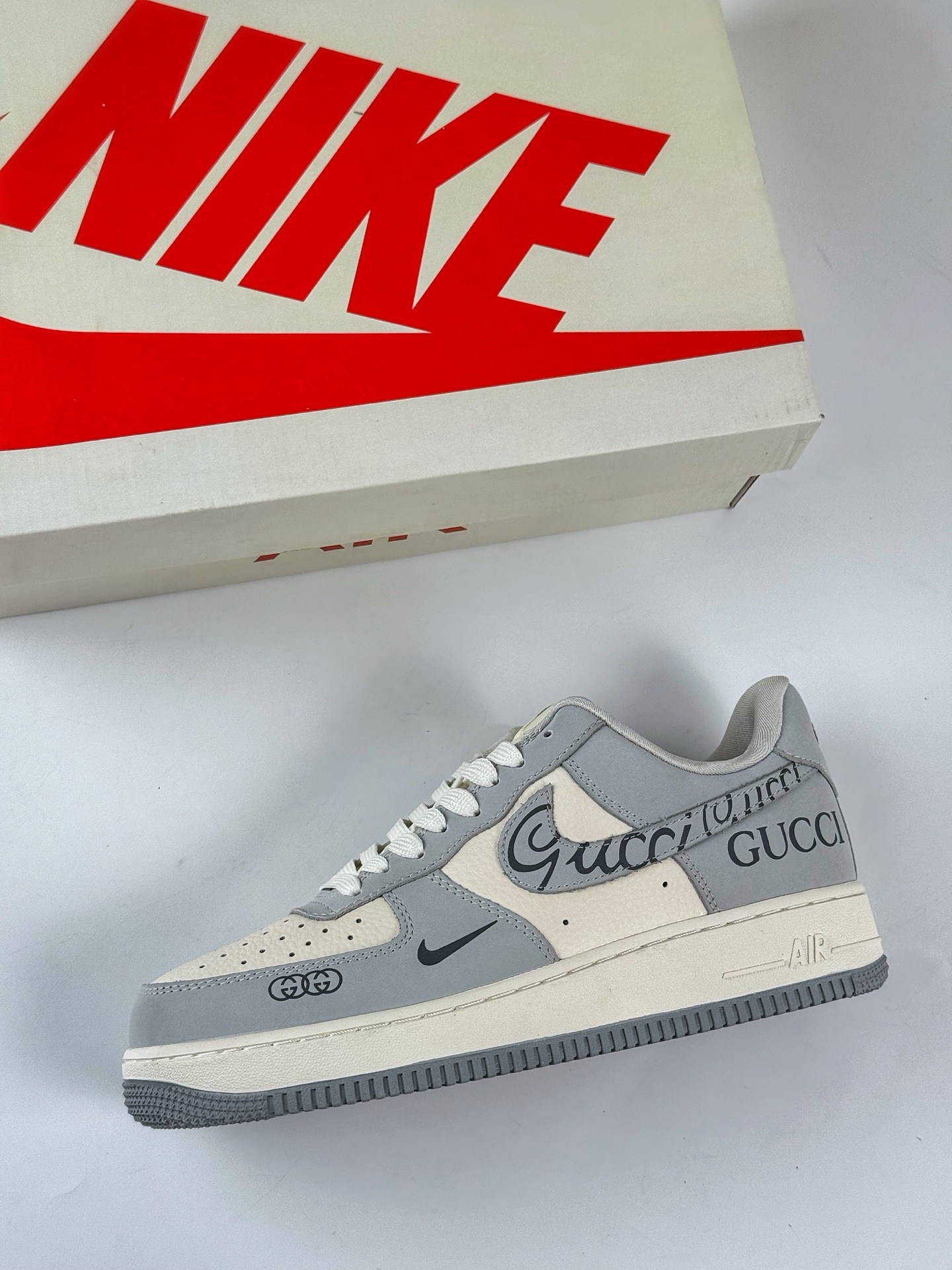 Nike Air Force 1 Low 07 x GUCCI 灰白小钩 DF0188-050-High Quatity Cheap Brand wholesale wholesaler seller Clothes Bags handbags Sneakers Top Fashion Clothing Shoes from China Factory Chinese suppliers best Quality Beautiful Price Nike Air Force 1 Low 07 x GUCCI 灰白小钩 DF0188-050