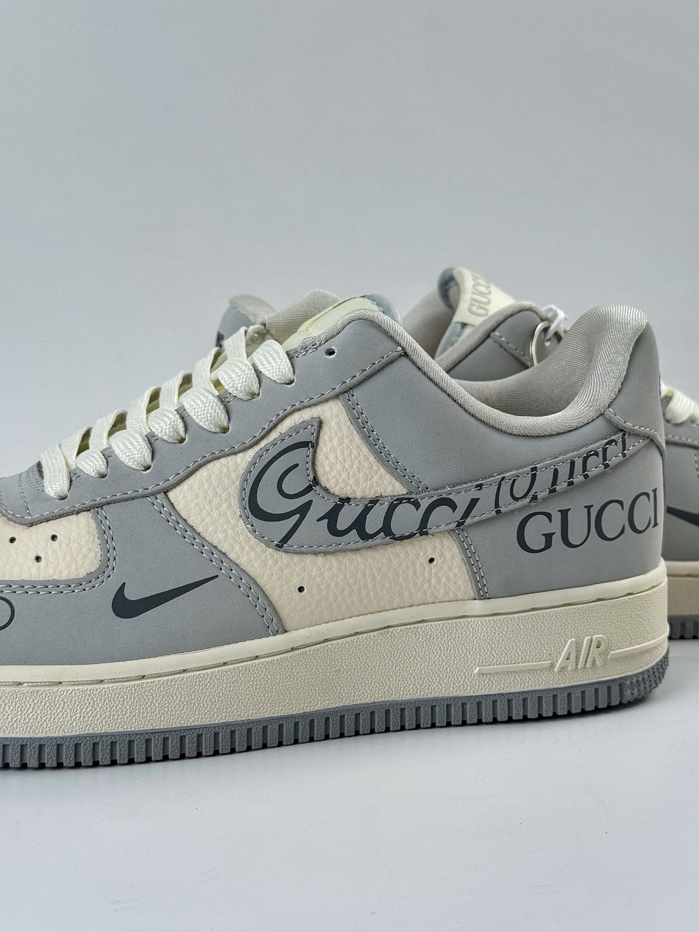 Nike Air Force 1 Low 07 x GUCCI 灰白小钩 DF0188-050-High Quatity Cheap Brand wholesale wholesaler seller Clothes Bags handbags Sneakers Top Fashion Clothing Shoes from China Factory Chinese suppliers best Quality Beautiful Price Nike Air Force 1 Low 07 x GUCCI 灰白小钩 DF0188-050