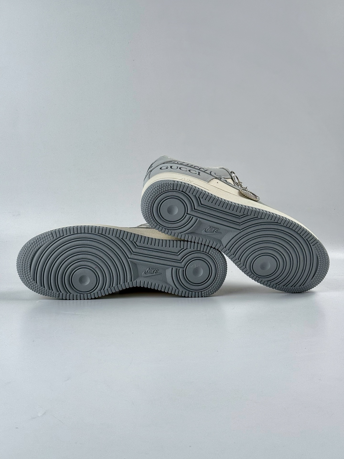 Nike Air Force 1 Low 07 x GUCCI 灰白小钩 DF0188-050-High Quatity Cheap Brand wholesale wholesaler seller Clothes Bags handbags Sneakers Top Fashion Clothing Shoes from China Factory Chinese suppliers best Quality Beautiful Price Nike Air Force 1 Low 07 x GUCCI 灰白小钩 DF0188-050