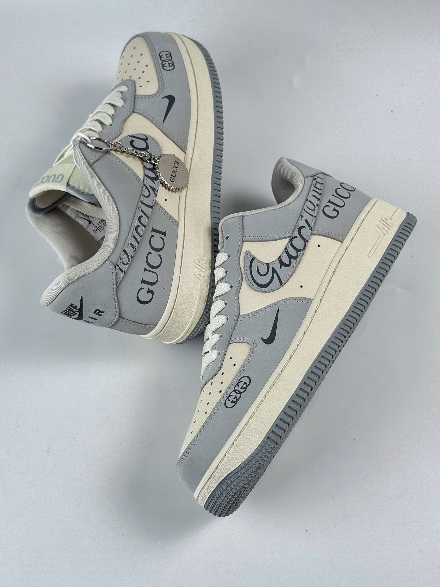 Nike Air Force 1 Low 07 x GUCCI 灰白小钩 DF0188-050-High Quatity Cheap Brand wholesale wholesaler seller Clothes Bags handbags Sneakers Top Fashion Clothing Shoes from China Factory Chinese suppliers best Quality Beautiful Price Nike Air Force 1 Low 07 x GUCCI 灰白小钩 DF0188-050