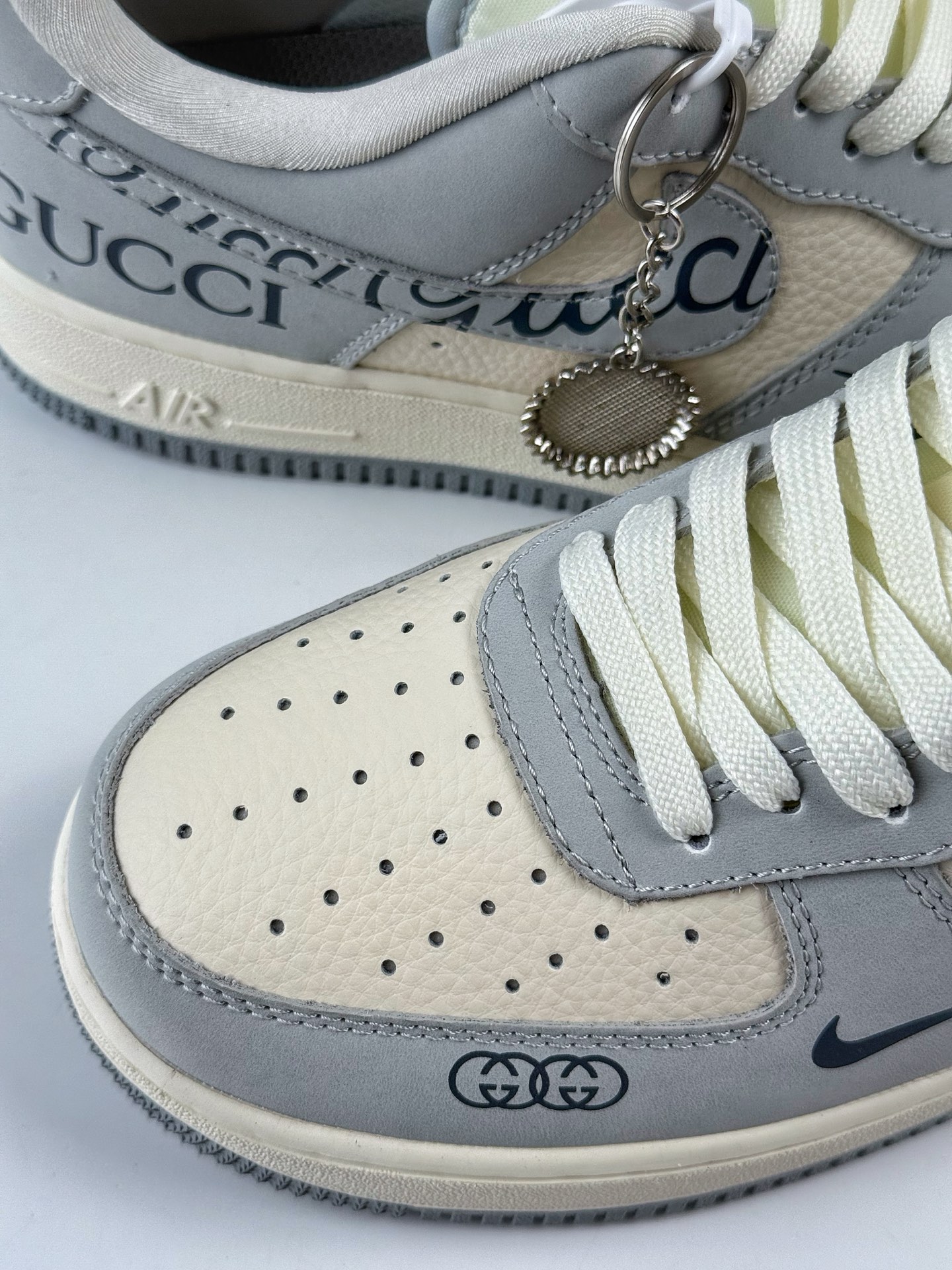 Nike Air Force 1 Low 07 x GUCCI 灰白小钩 DF0188-050-High Quatity Cheap Brand wholesale wholesaler seller Clothes Bags handbags Sneakers Top Fashion Clothing Shoes from China Factory Chinese suppliers best Quality Beautiful Price Nike Air Force 1 Low 07 x GUCCI 灰白小钩 DF0188-050