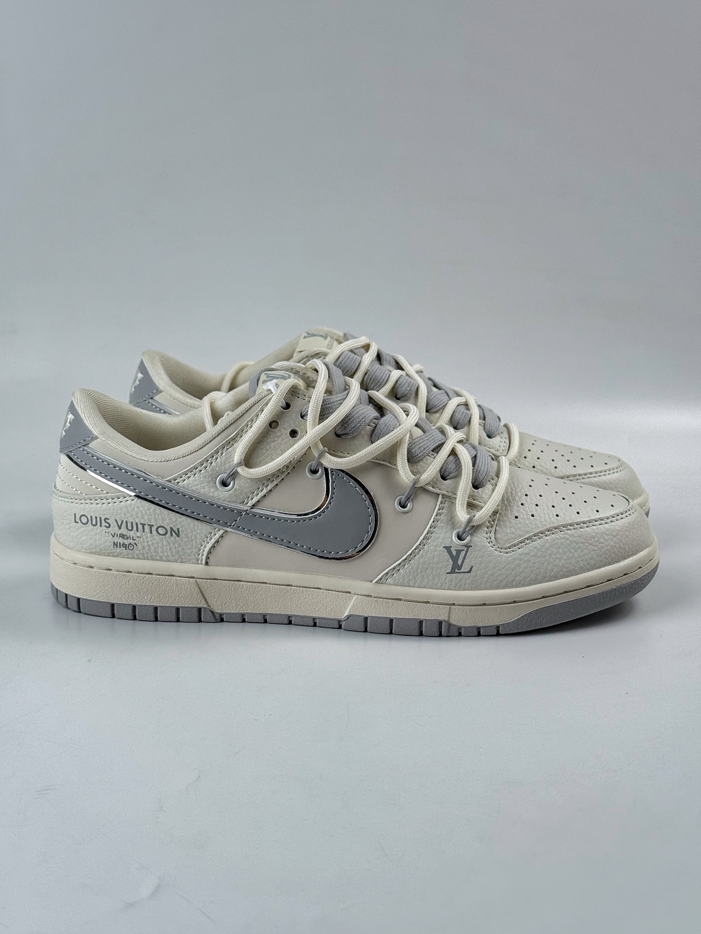 Nike SB Dunk Low x Louis Vuitton 白灰绑带 DM6868-092-High Quatity Cheap Brand wholesale wholesaler seller Clothes Bags handbags Sneakers Top Fashion Clothing Shoes from China Factory Chinese suppliers best Quality Beautiful Price Nike SB Dunk Low x Louis Vuitton 白灰绑带 DM6868-092