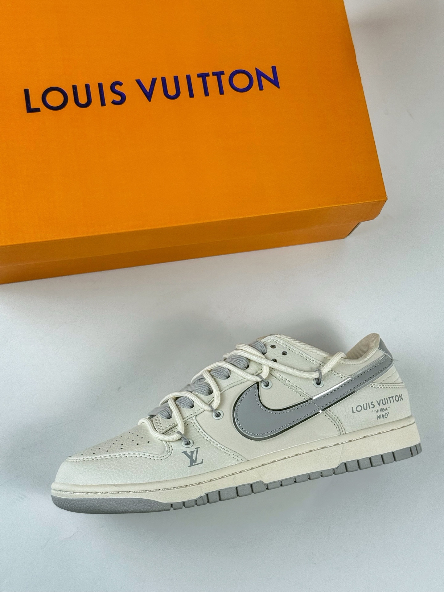 Nike SB Dunk Low x Louis Vuitton 白灰绑带 DM6868-092-High Quatity Cheap Brand wholesale wholesaler seller Clothes Bags handbags Sneakers Top Fashion Clothing Shoes from China Factory Chinese suppliers best Quality Beautiful Price Nike SB Dunk Low x Louis Vuitton 白灰绑带 DM6868-092