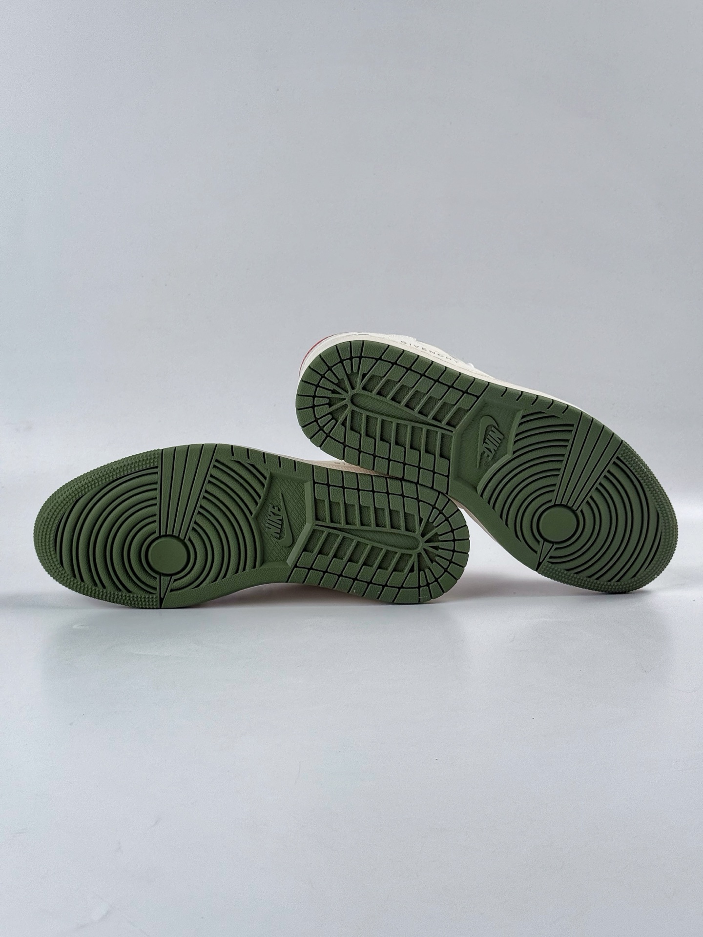 Travis Scott x Nike Air Jordan 1 Low x GIVENCHY Air Jordan 1 Low 反转灰白双小勾倒钩 XS7089-600-High Quatity Cheap Brand wholesale wholesaler seller Clothes Bags handbags Sneakers Top Fashion Clothing Shoes from China Factory Chinese suppliers best Quality Beautiful Price Travis Scott x Nike Air Jordan 1 Low x GIVENCHY Air Jordan 1 Low 反转灰白双小勾倒钩 XS7089-600