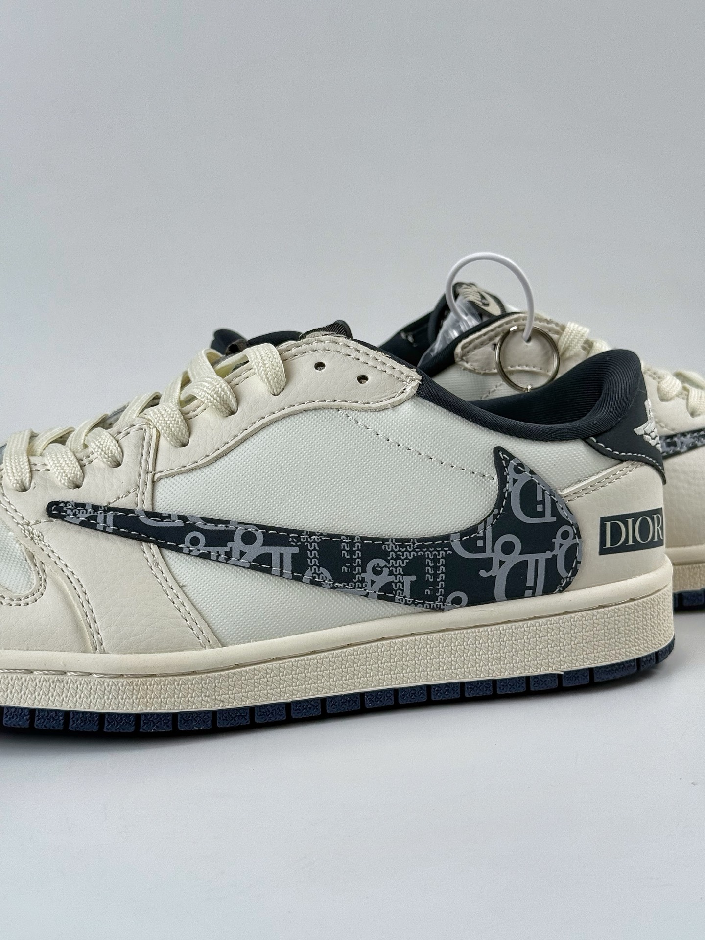 Travis Scott x Nike Air Jordan 1 Low x DIOR Air Jordan 1 Low 反转白黑小勾倒钩 LD2025-024-High Quatity Cheap Brand wholesale wholesaler seller Clothes Bags handbags Sneakers Top Fashion Clothing Shoes from China Factory Chinese suppliers best Quality Beautiful Price Travis Scott x Nike Air Jordan 1 Low x DIOR Air Jordan 1 Low 反转白黑小勾倒钩 LD2025-024