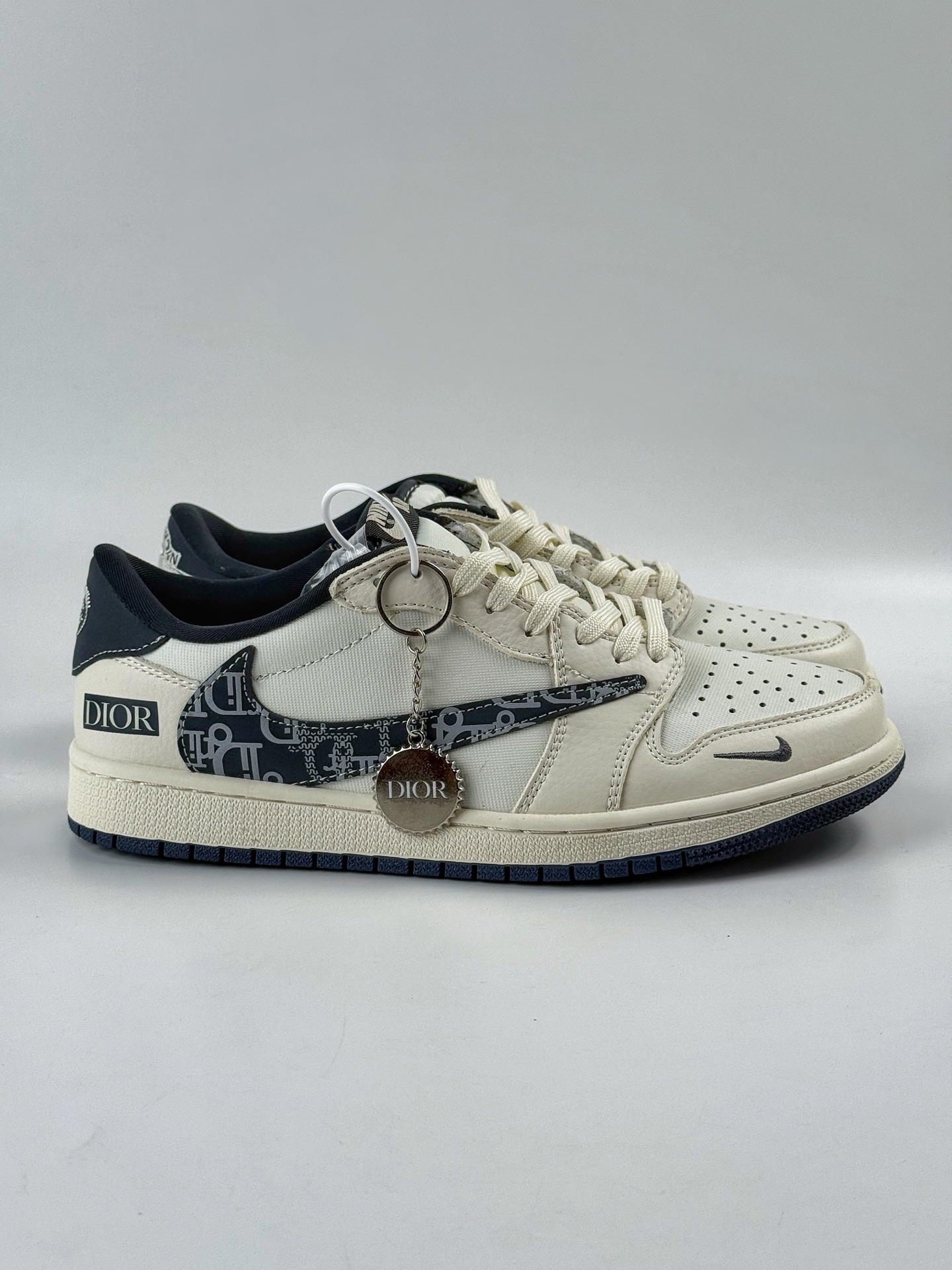 Travis Scott x Nike Air Jordan 1 Low x DIOR Air Jordan 1 Low 反转白黑小勾倒钩 LD2025-024-High Quatity Cheap Brand wholesale wholesaler seller Clothes Bags handbags Sneakers Top Fashion Clothing Shoes from China Factory Chinese suppliers best Quality Beautiful Price Travis Scott x Nike Air Jordan 1 Low x DIOR Air Jordan 1 Low 反转白黑小勾倒钩 LD2025-024