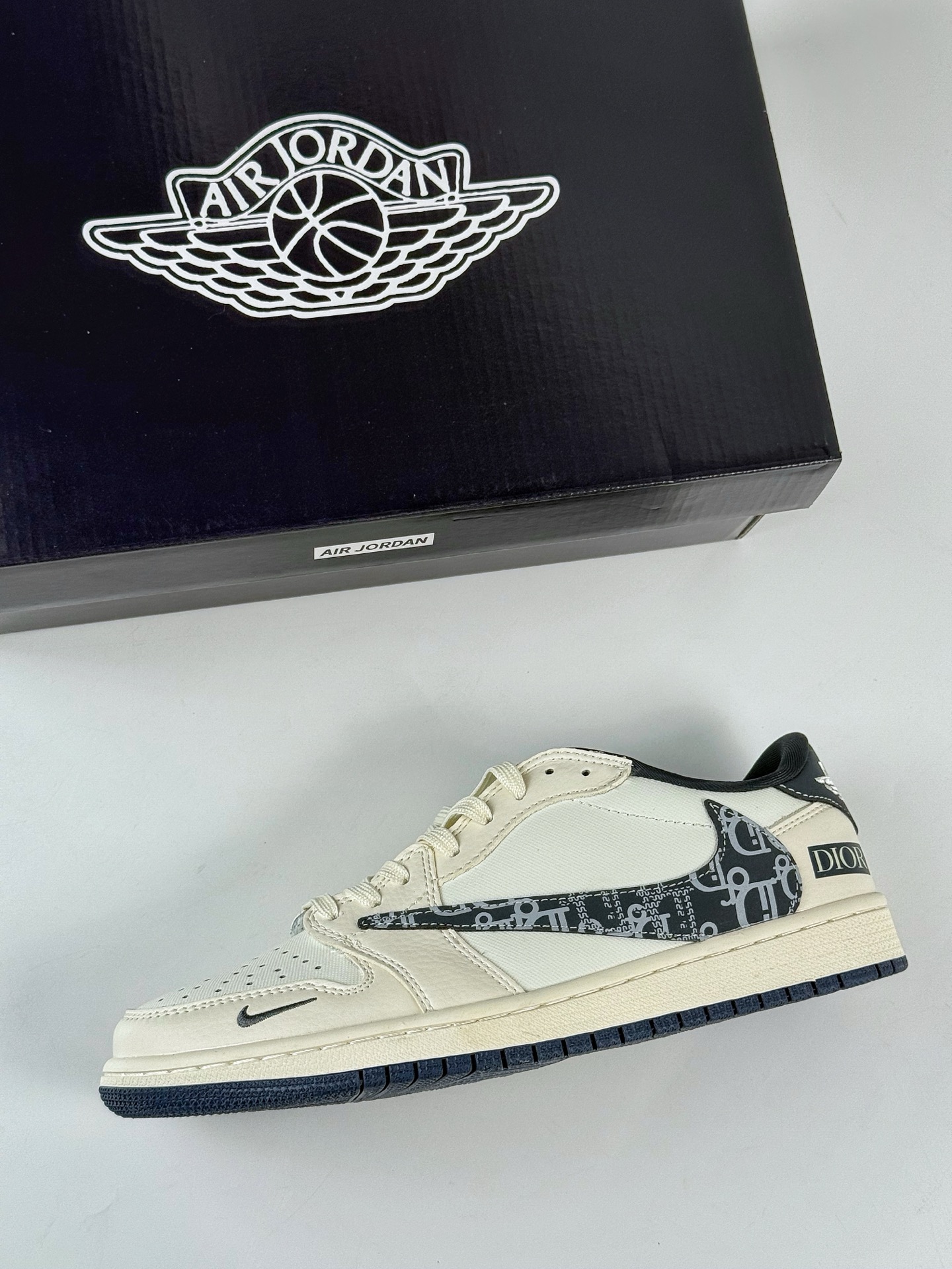 Travis Scott x Nike Air Jordan 1 Low x DIOR Air Jordan 1 Low 反转白黑小勾倒钩 LD2025-024-High Quatity Cheap Brand wholesale wholesaler seller Clothes Bags handbags Sneakers Top Fashion Clothing Shoes from China Factory Chinese suppliers best Quality Beautiful Price Travis Scott x Nike Air Jordan 1 Low x DIOR Air Jordan 1 Low 反转白黑小勾倒钩 LD2025-024