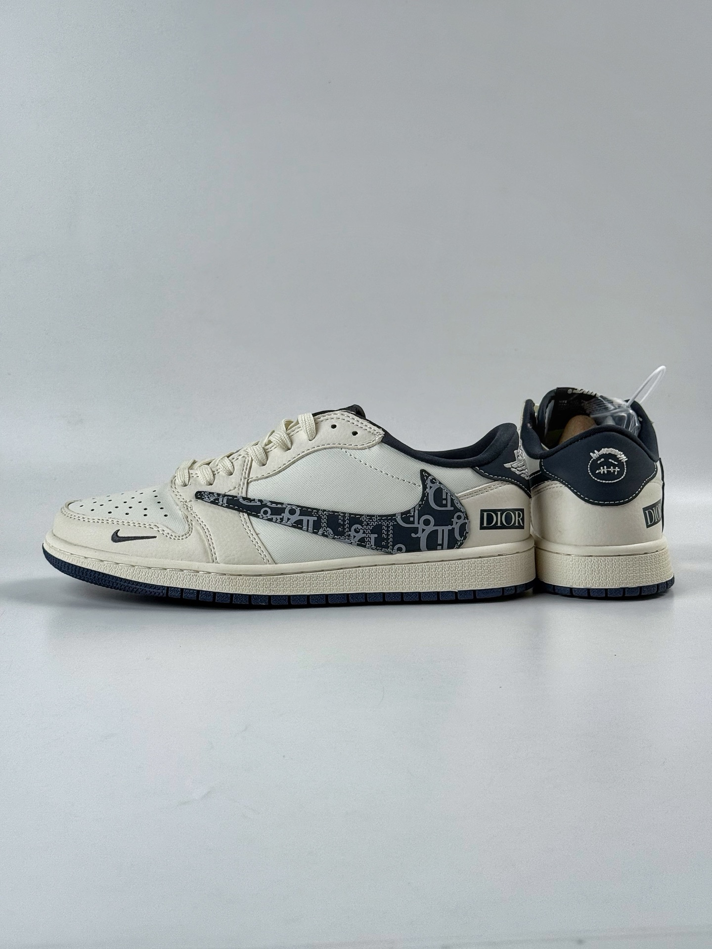 Travis Scott x Nike Air Jordan 1 Low x DIOR Air Jordan 1 Low 反转白黑小勾倒钩 LD2025-024-High Quatity Cheap Brand wholesale wholesaler seller Clothes Bags handbags Sneakers Top Fashion Clothing Shoes from China Factory Chinese suppliers best Quality Beautiful Price Travis Scott x Nike Air Jordan 1 Low x DIOR Air Jordan 1 Low 反转白黑小勾倒钩 LD2025-024