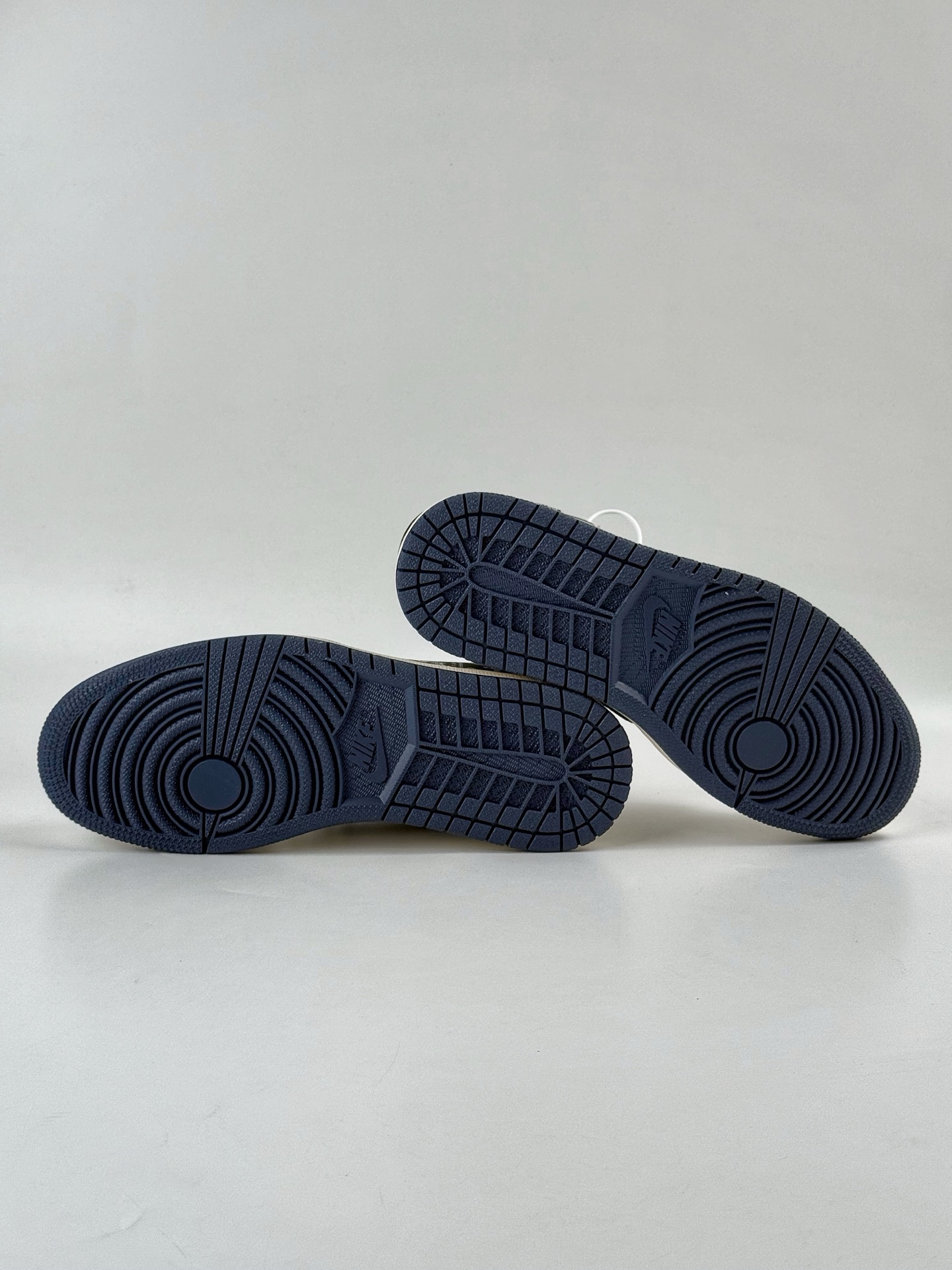 Travis Scott x Nike Air Jordan 1 Low x DIOR Air Jordan 1 Low 反转白黑小勾倒钩 LD2025-024-High Quatity Cheap Brand wholesale wholesaler seller Clothes Bags handbags Sneakers Top Fashion Clothing Shoes from China Factory Chinese suppliers best Quality Beautiful Price Travis Scott x Nike Air Jordan 1 Low x DIOR Air Jordan 1 Low 反转白黑小勾倒钩 LD2025-024