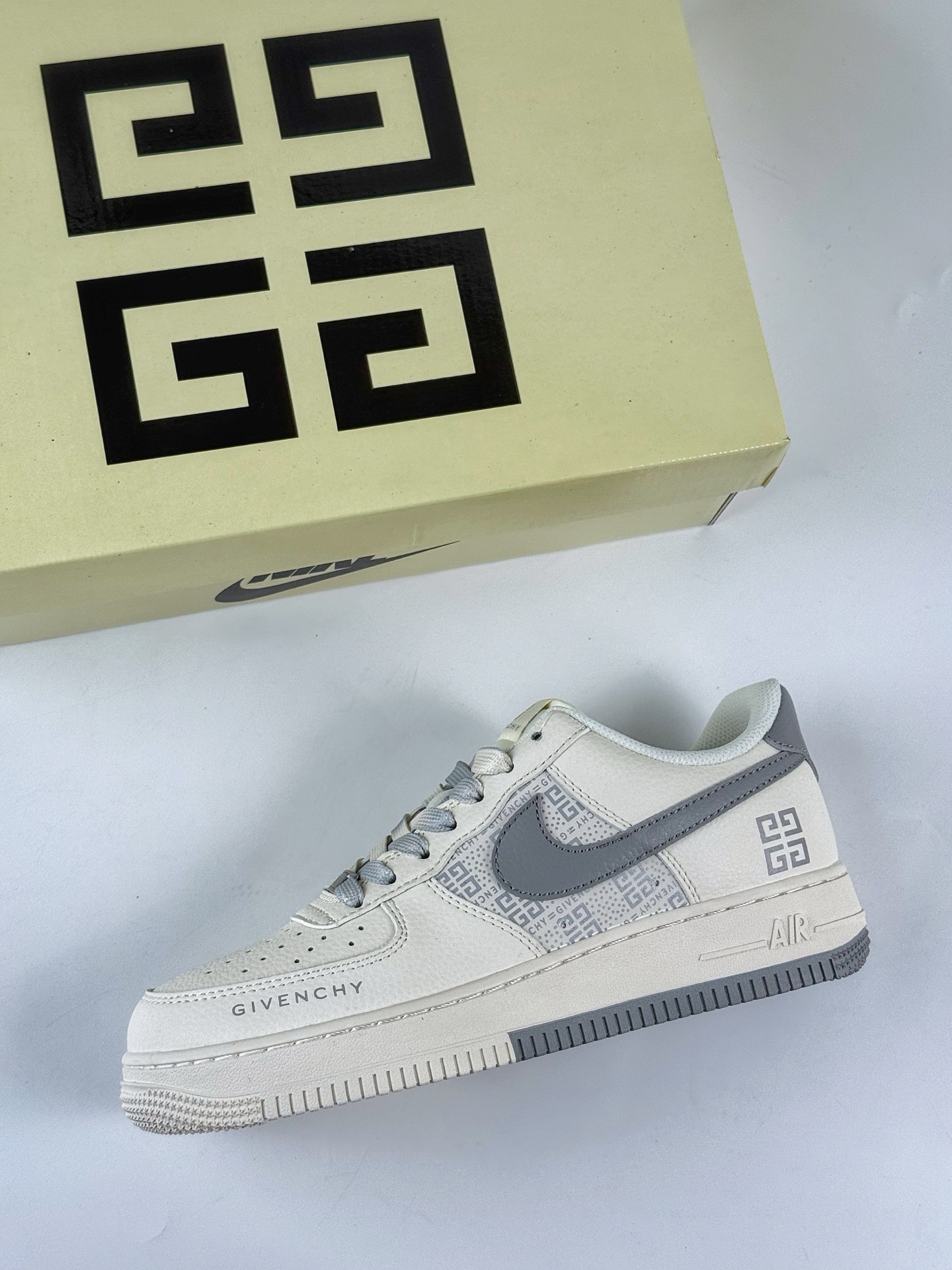 Nike Air Force 1 Low 07 x GIVENCHY 白灰 HS8068-017-High Quatity Cheap Brand wholesale wholesaler seller Clothes Bags handbags Sneakers Top Fashion Clothing Shoes from China Factory Chinese suppliers best Quality Beautiful Price Nike Air Force 1 Low 07 x GIVENCHY 白灰 HS8068-017