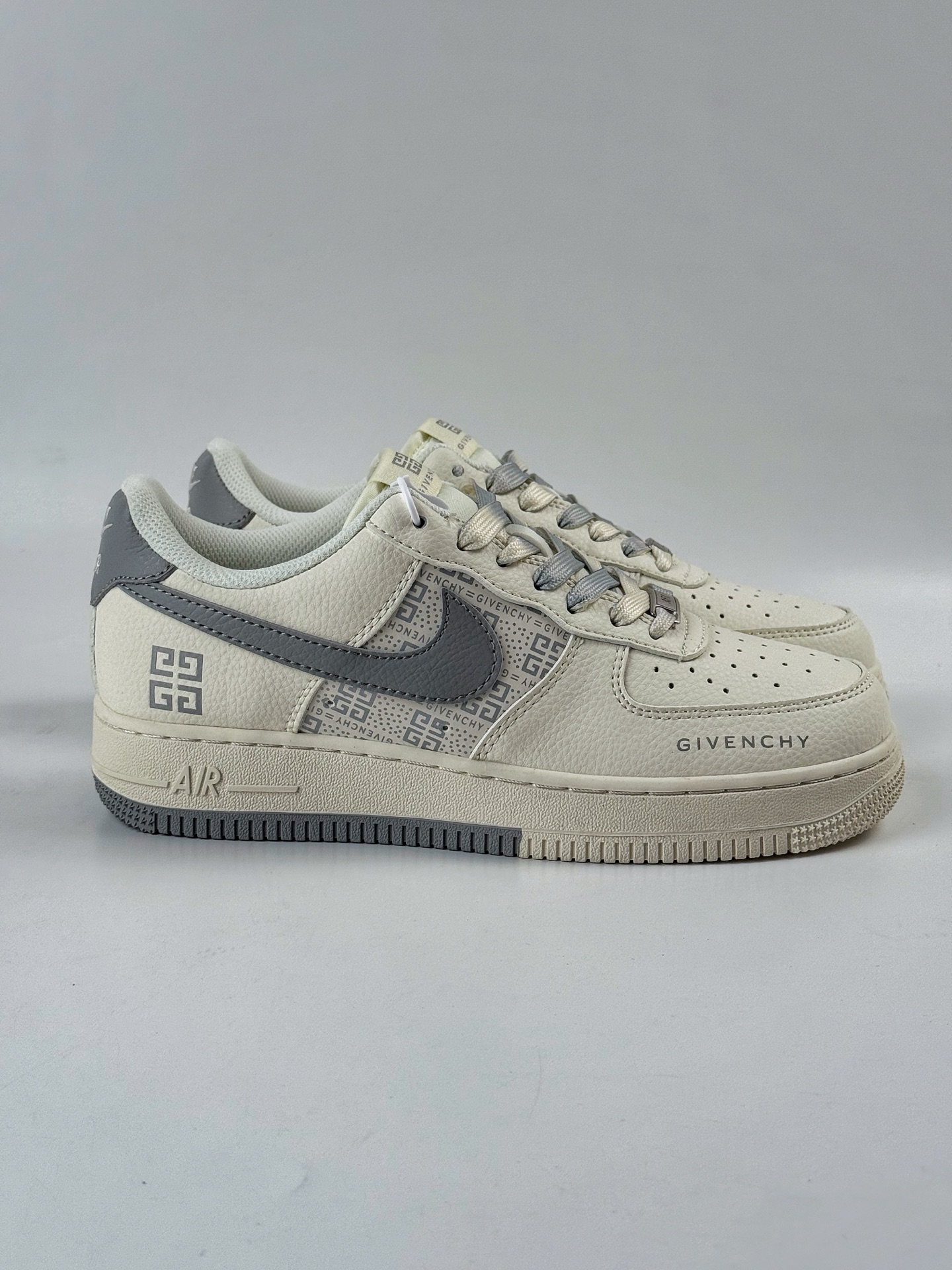 Nike Air Force 1 Low 07 x GIVENCHY 白灰 HS8068-017-High Quatity Cheap Brand wholesale wholesaler seller Clothes Bags handbags Sneakers Top Fashion Clothing Shoes from China Factory Chinese suppliers best Quality Beautiful Price Nike Air Force 1 Low 07 x GIVENCHY 白灰 HS8068-017